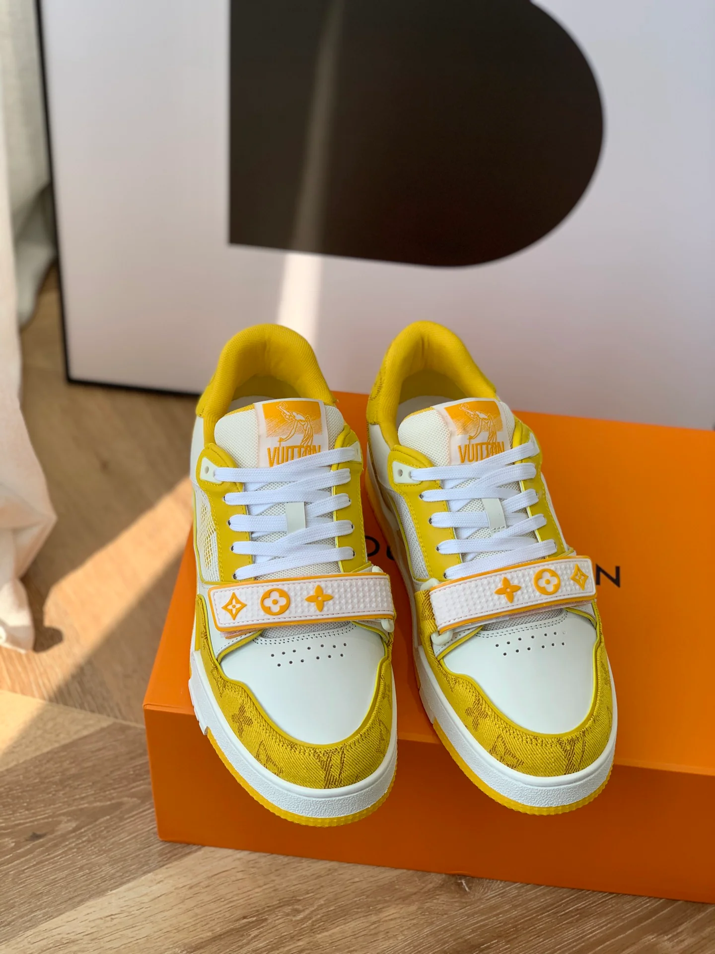 Серия LV-trainer - желтые кроссовки