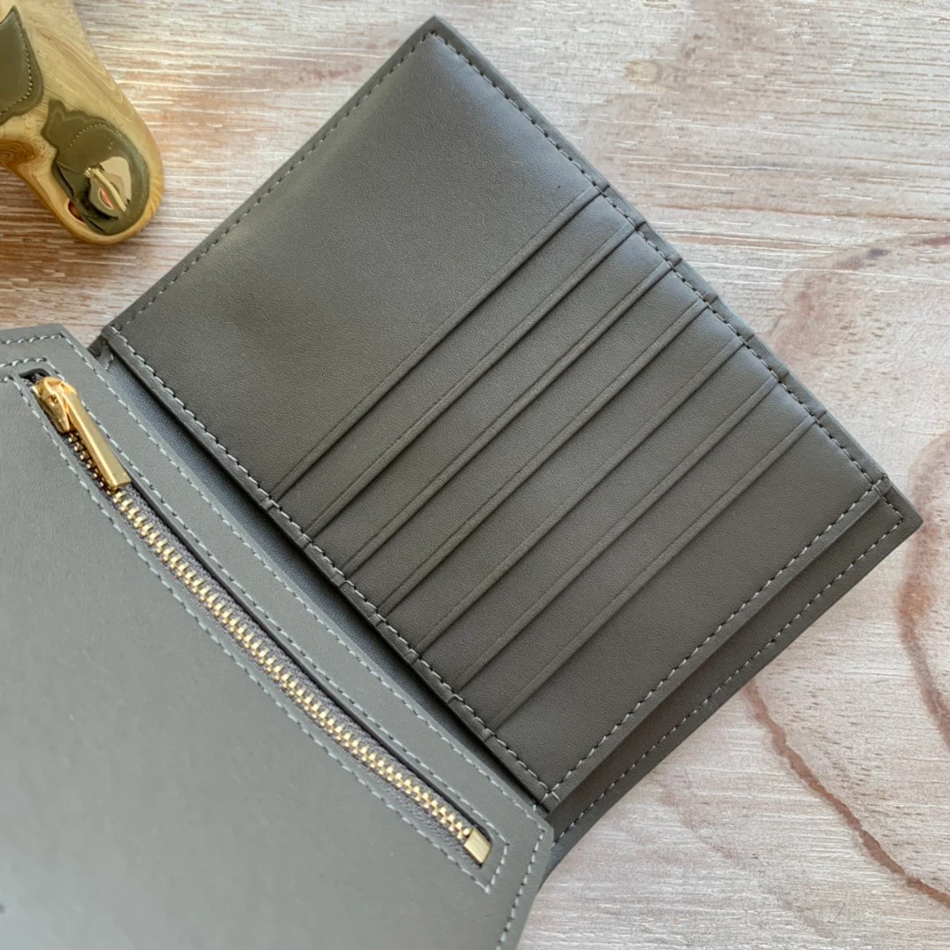 Кошелек Celine Strap из зернистой телячьей кожи — темно-серый