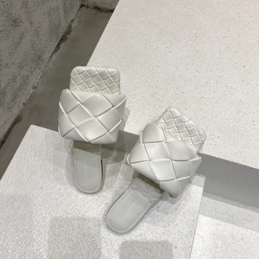 Новинка сезона весна/лето 2021 от BV - Плоские плетеные тапочки - Белые