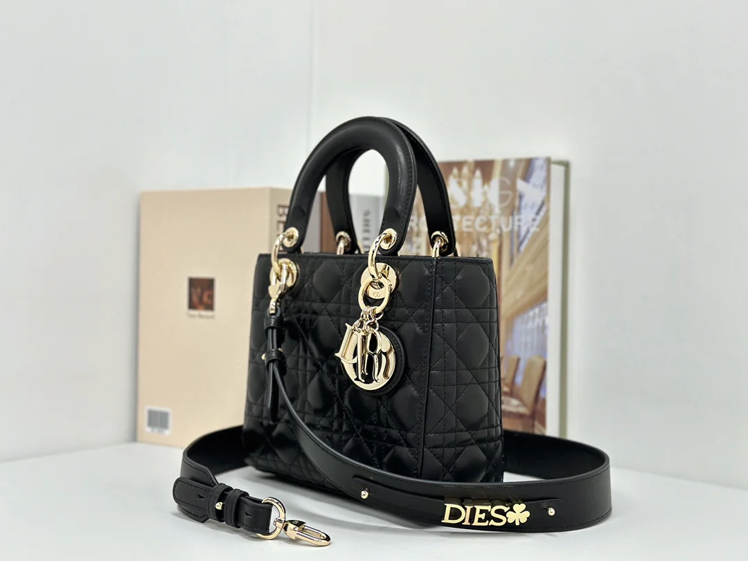 Коллекция Dior Lady - Черная овечья кожа