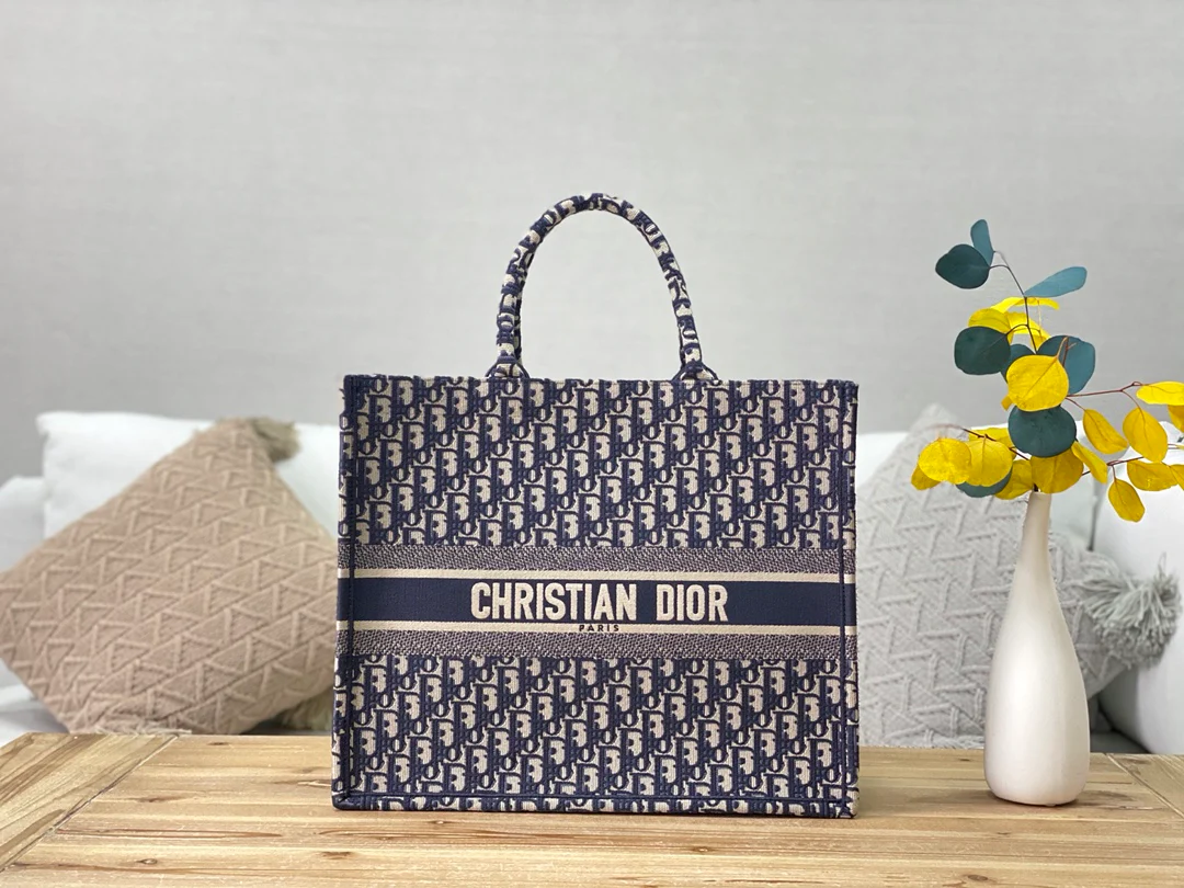 Большая сумка Dior Book Tote (41,5 см), темно-синяя, с монограммой, канвас.