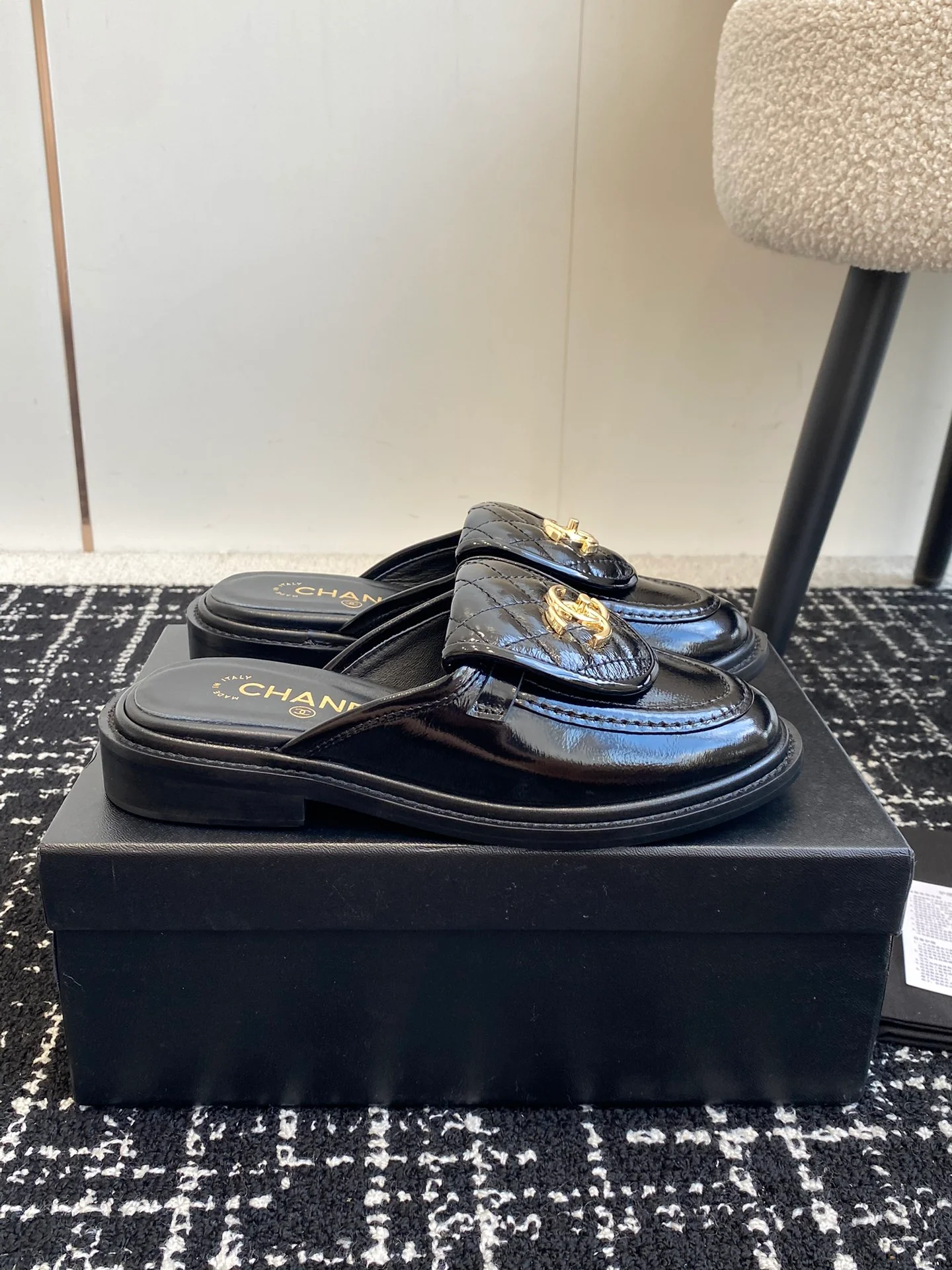 Туфли-слипоны Chanel 2024 Retro - черные