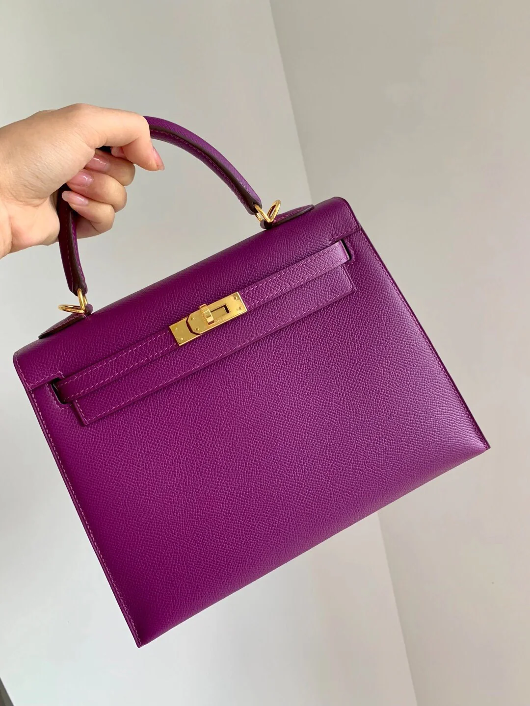 пряжка hermes-kelly-25-p9 анемона фиолетово-эпсом-золотая