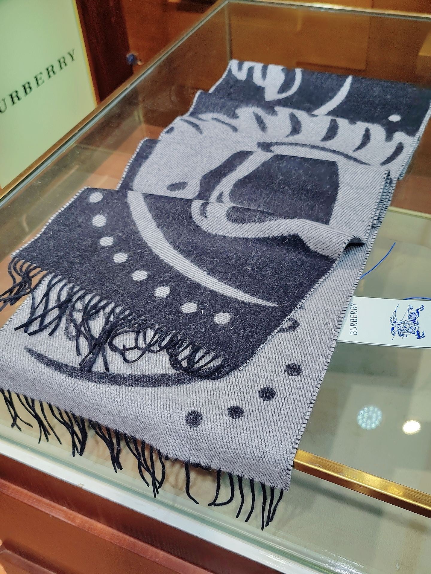 Кашемировый шарф Burberry 2024 года - 168 см - 32 кг