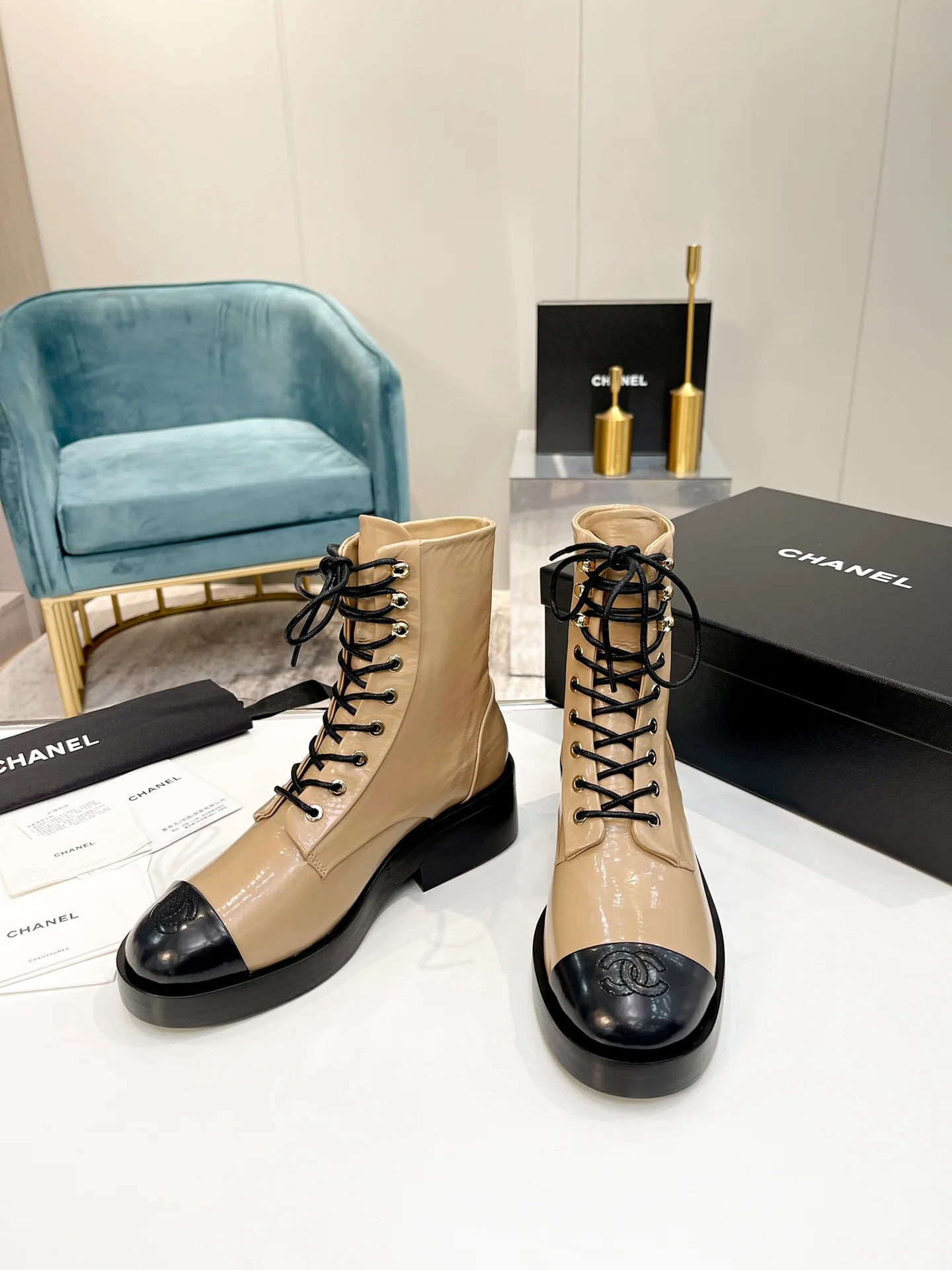 Chanel - Ботинки на шнуровке до середины икры - Цвет 