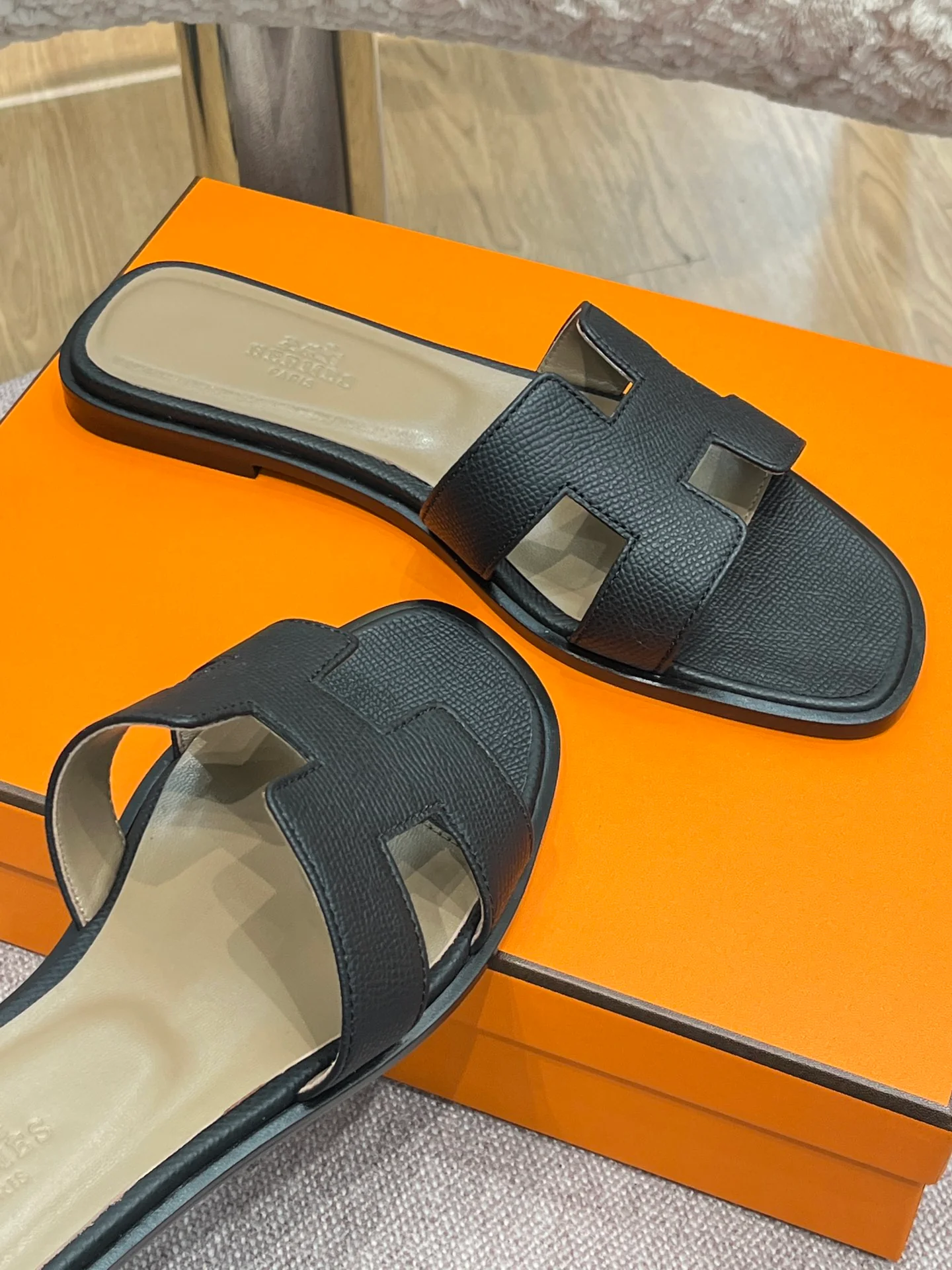 Тапочки Hermes-h на плоской подошве - серия с принтом пальмовых ветвей