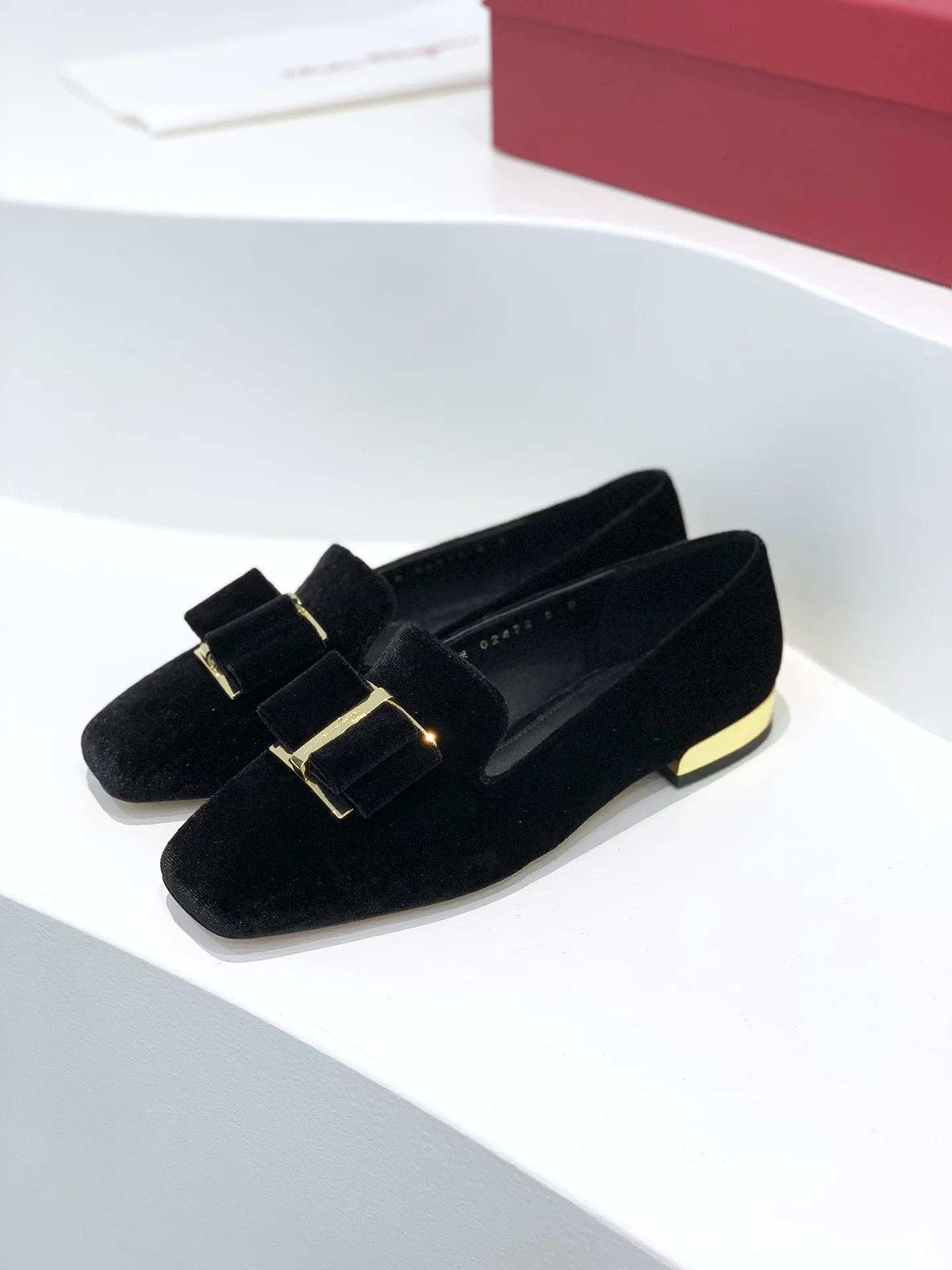 Туфли Salvatore Ferragamo - лоферы с квадратным носком