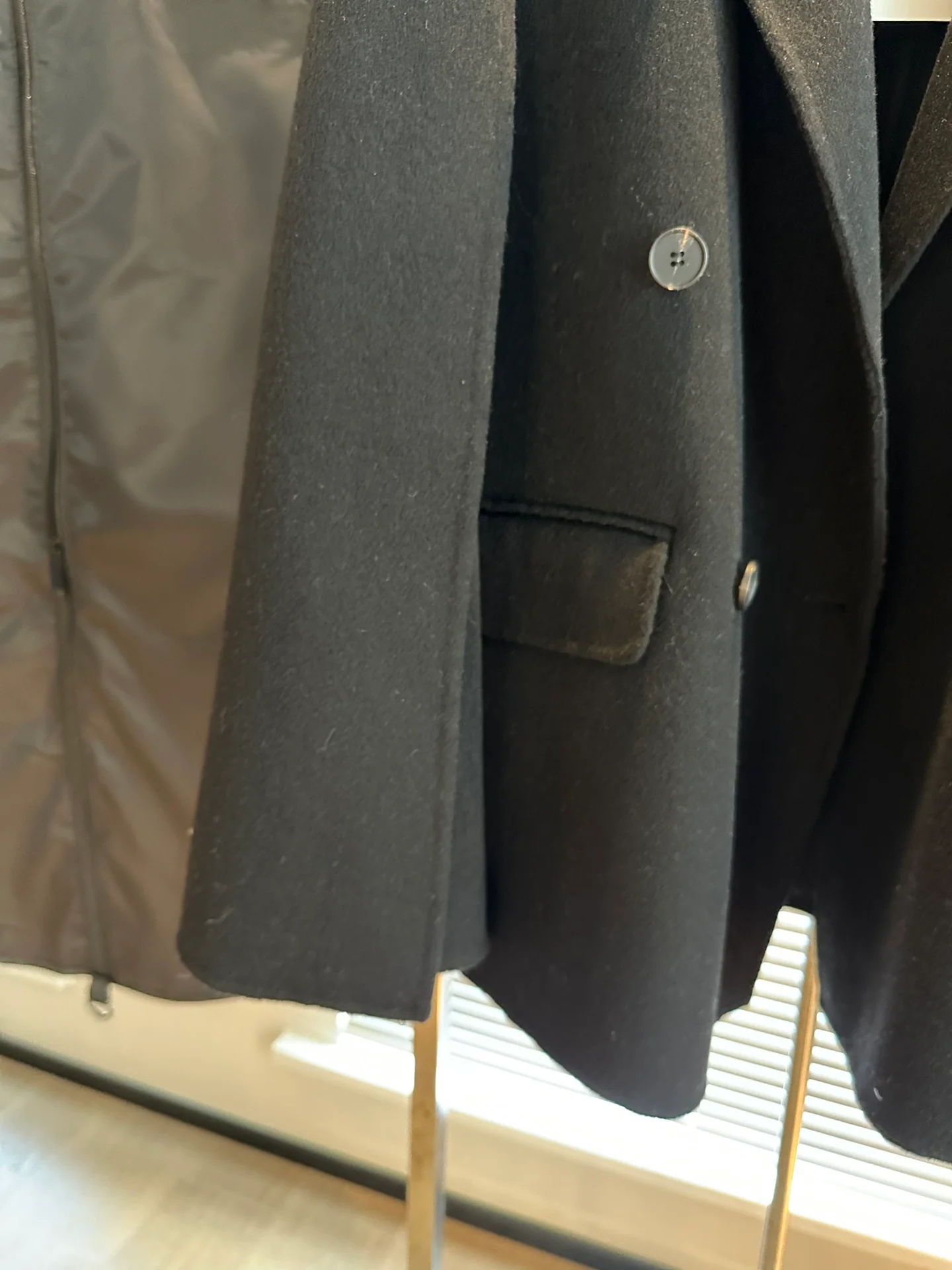 Chanel 2403 - Элегантный шерстяной костюм с высококачественной накидкой - Черный