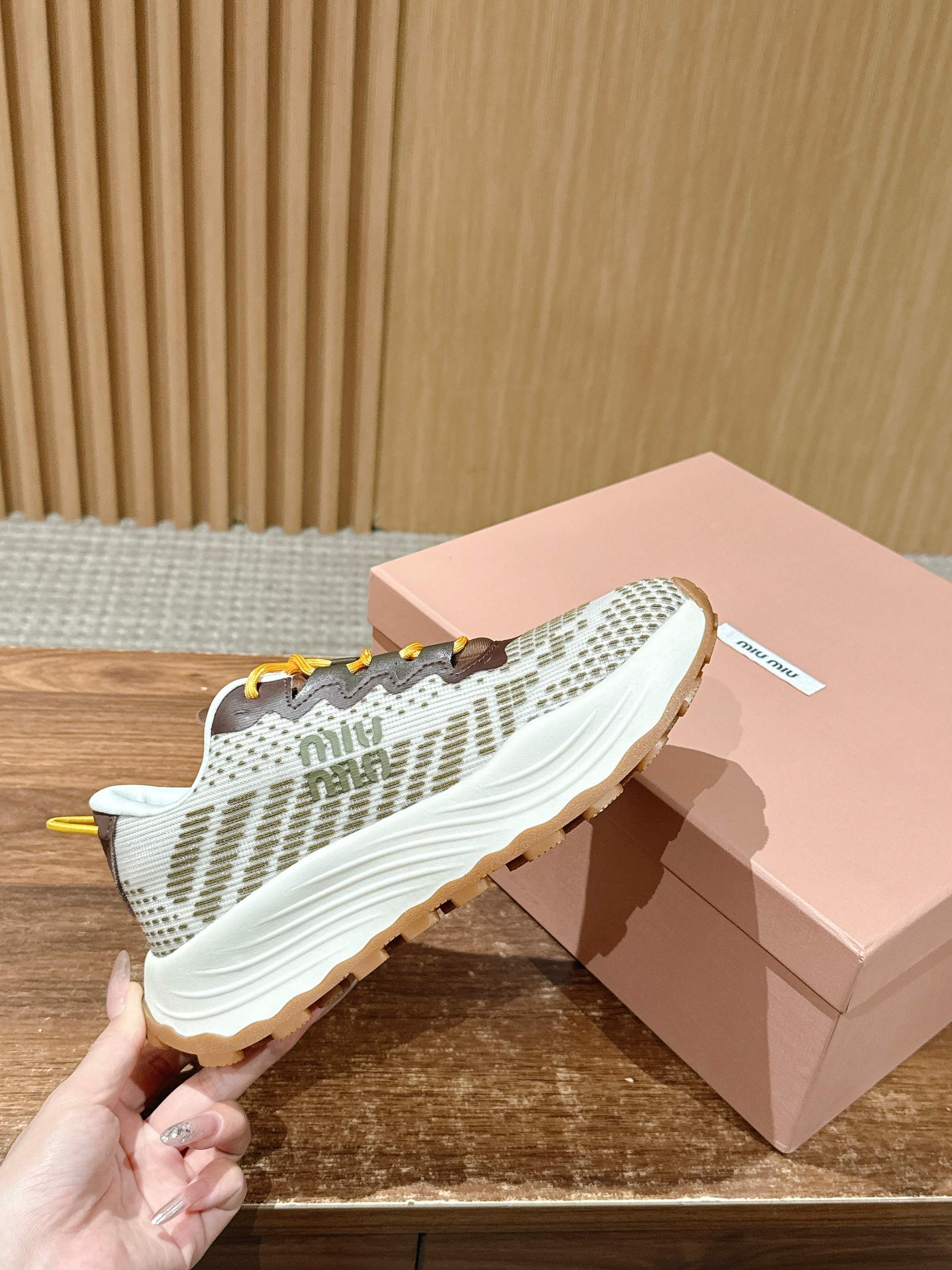 Кроссовки на платформе Miu Miu - коричневые