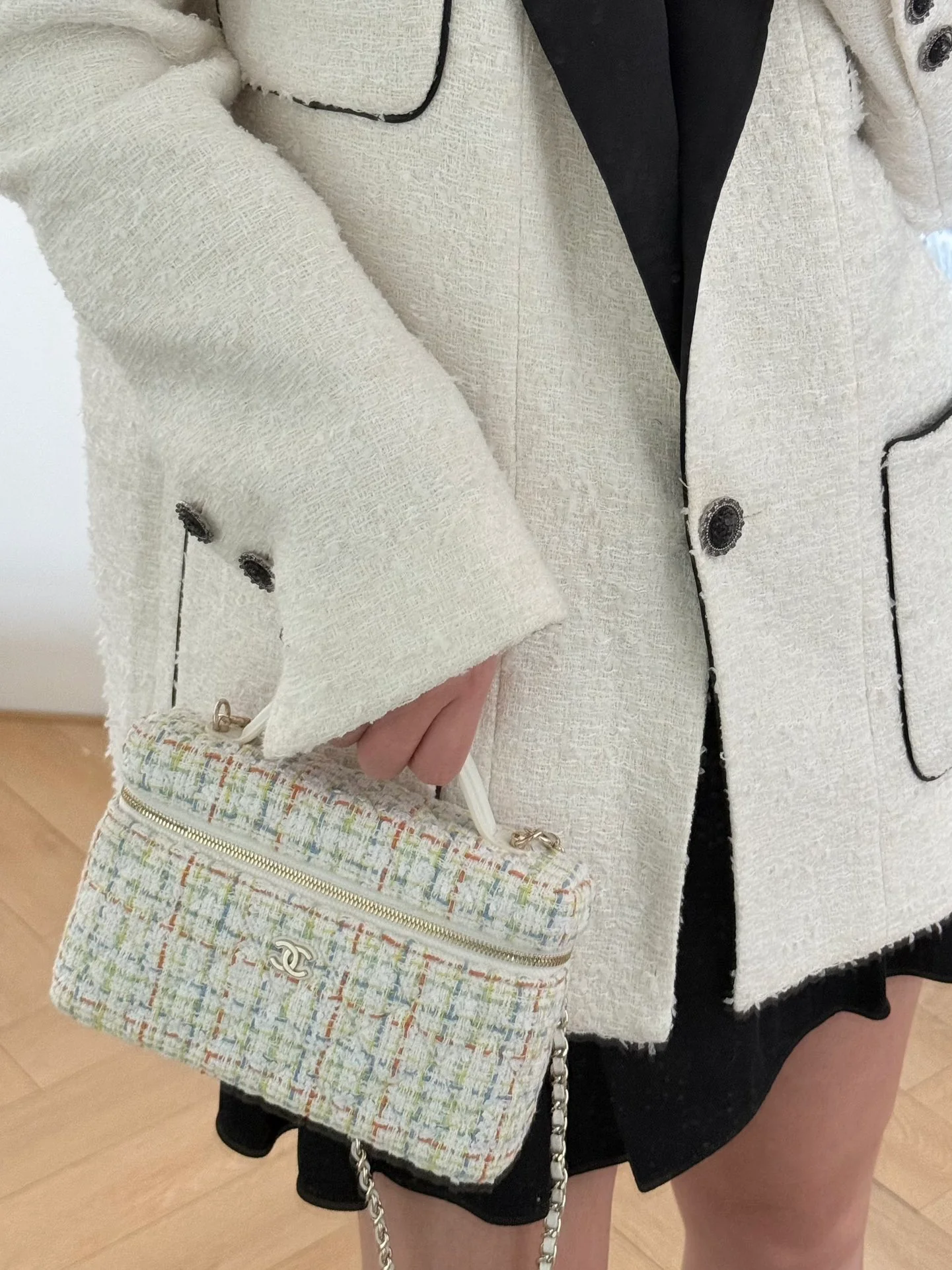 Бланш-сумка Chanel-LP из твида, белая.