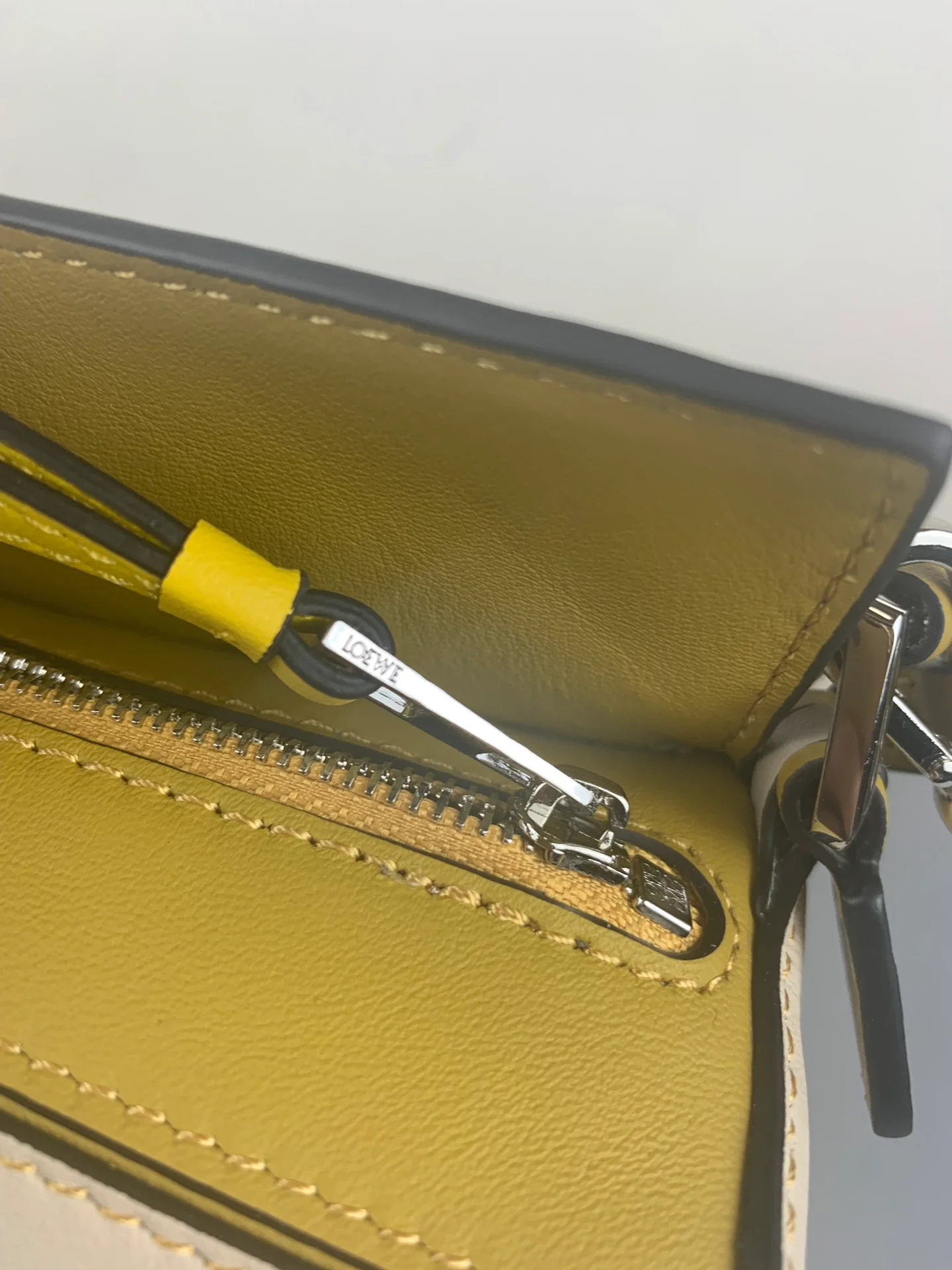 Мини-сумка Loewe Puzzle Bag из телячьей кожи - 19