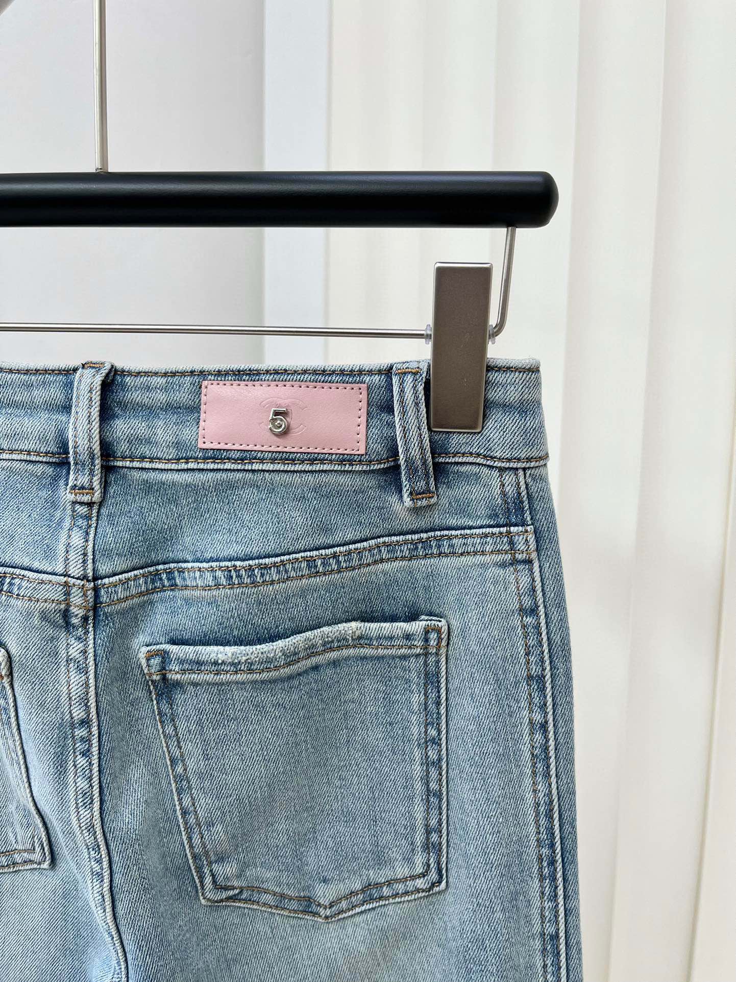 24 Классические винтажные джинсы зауженного кроя