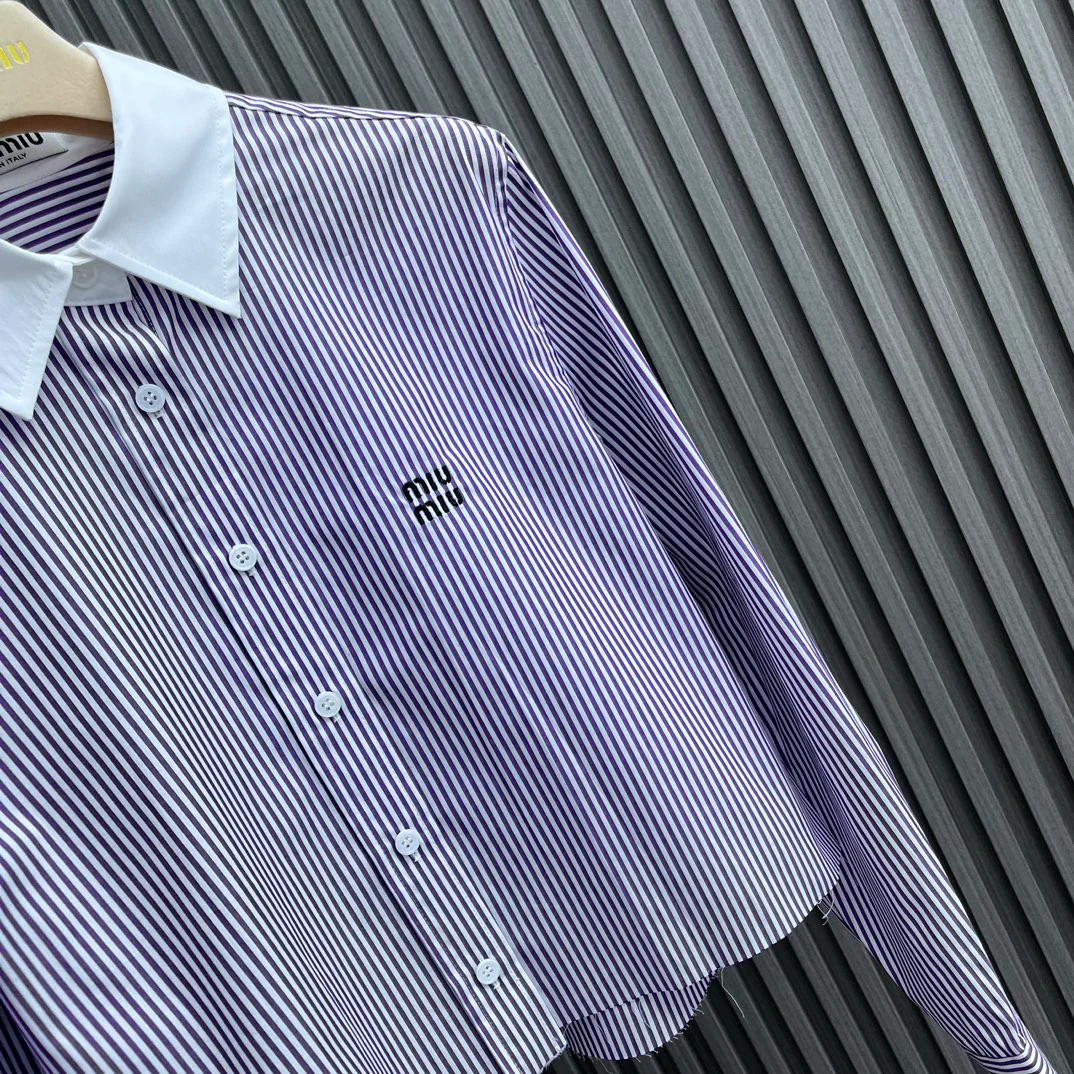 Miu Miu - 2404-24 Новинка: Рубашка с коротким рукавом в полоску с буквенным рисунком