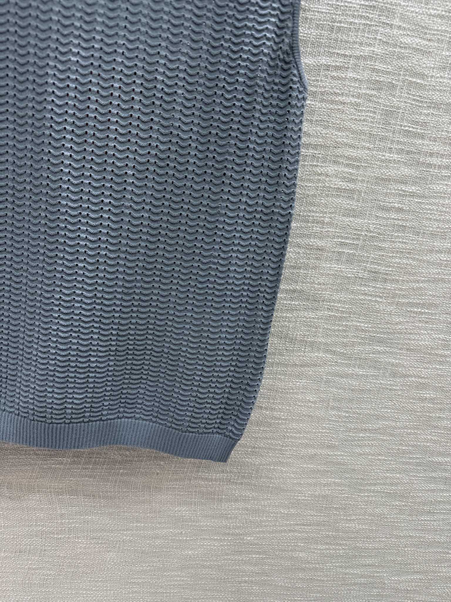 Жилет Miu Miu-2404 из плотной вязки с бисером, серый.