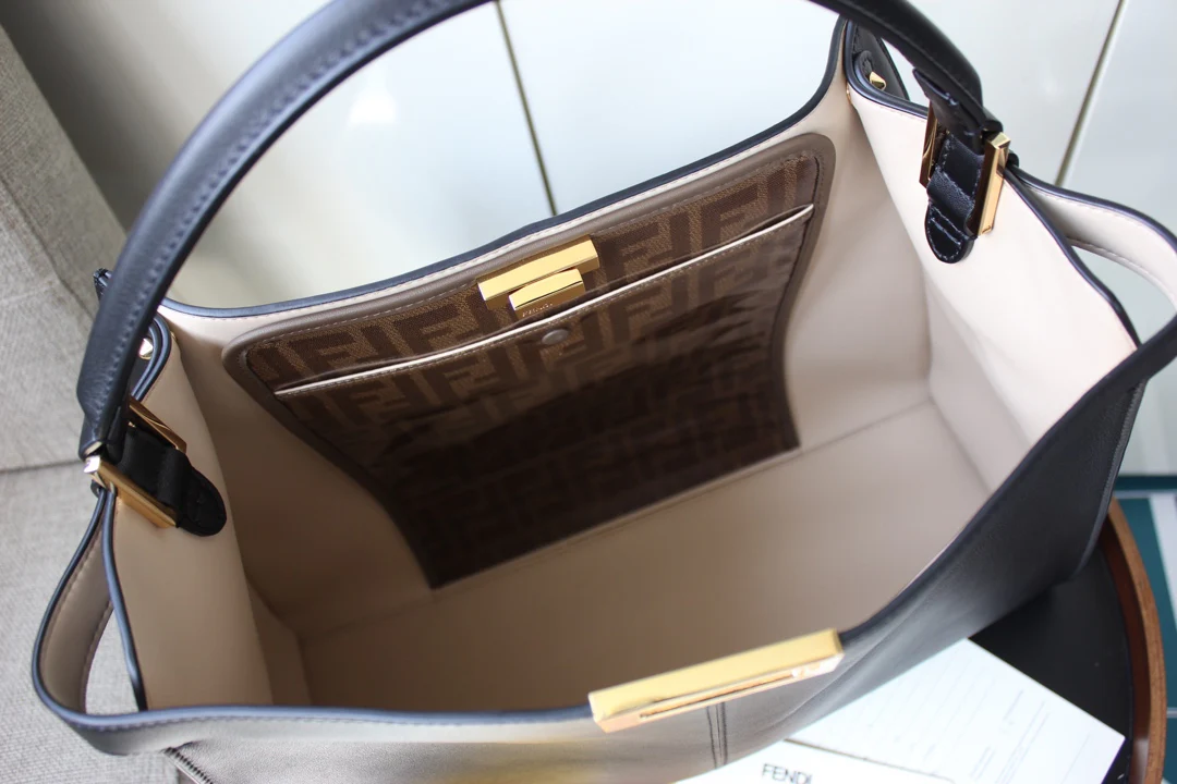 Большая черная кожаная сумка Fendi Peekaboo Lite