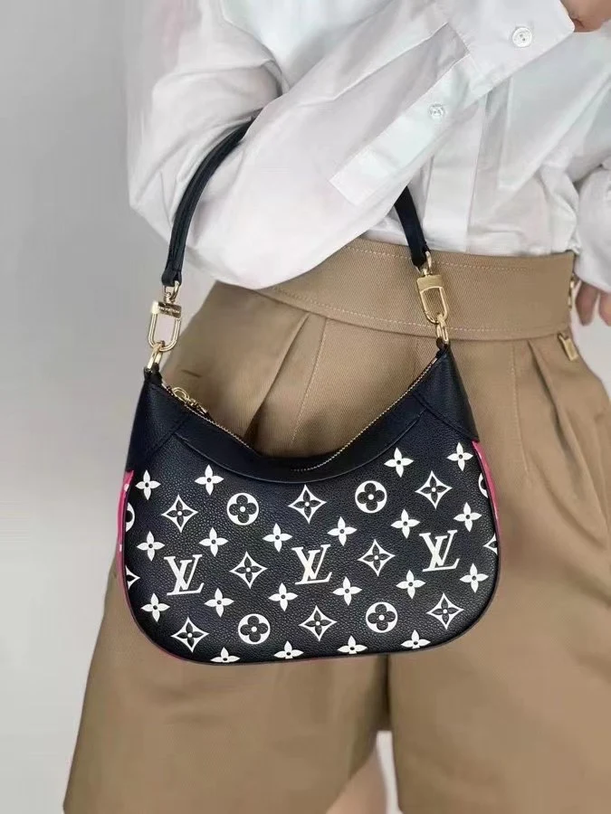 m46091-LV-bagatelle-handbag-black and white color blocking-on-body photos