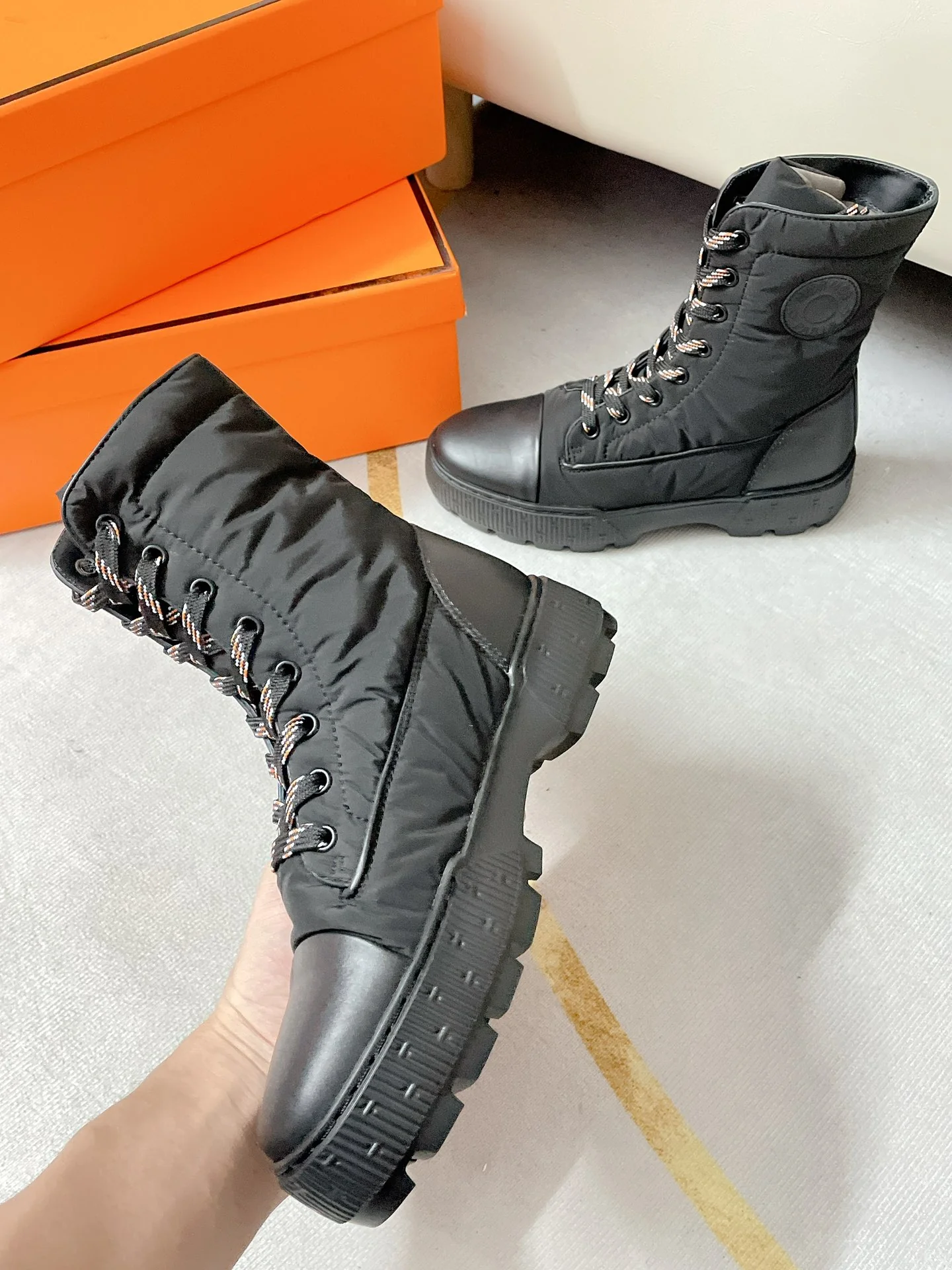 Новинка сезона осень/зима 2022 от Hermes - Высокие кожаные сапоги - 1