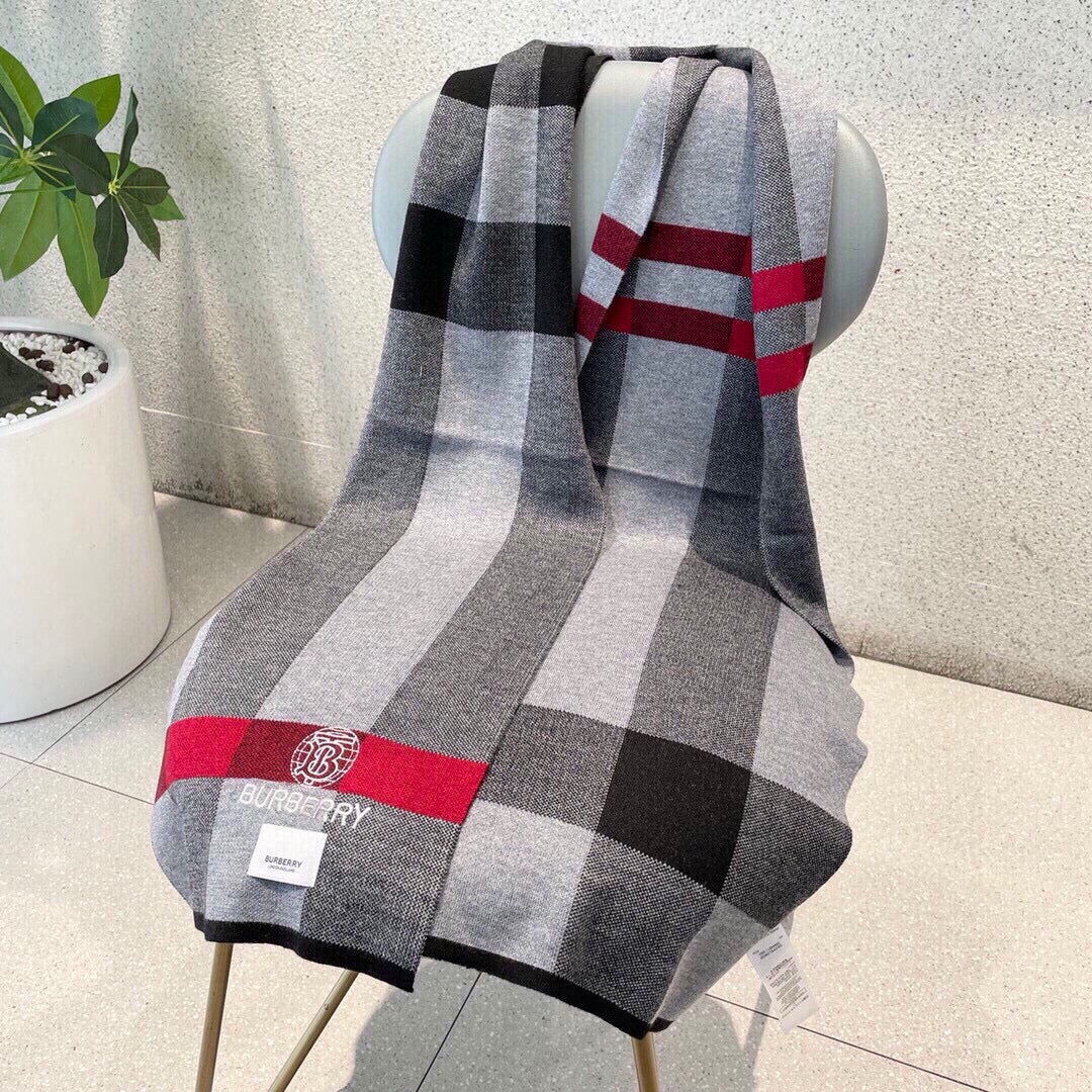 Классический клетчатый шарф Burberry 2024 года - 1 шт.
