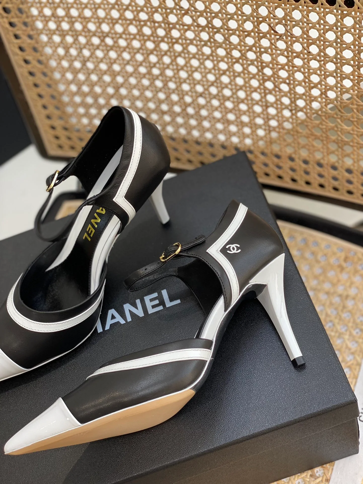 Туфли Chanel на высоком каблуке с острым носком - 8