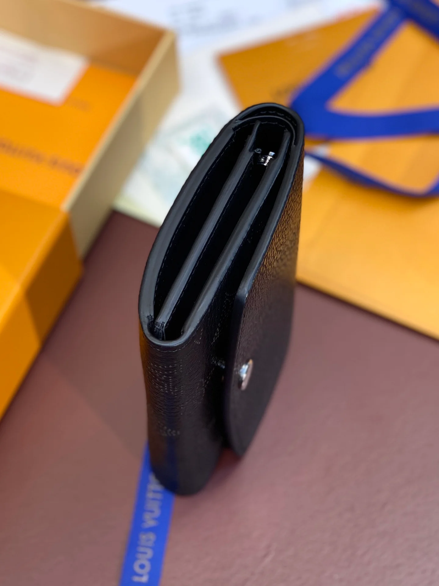 LV-m62540-iris-compact wallet-black