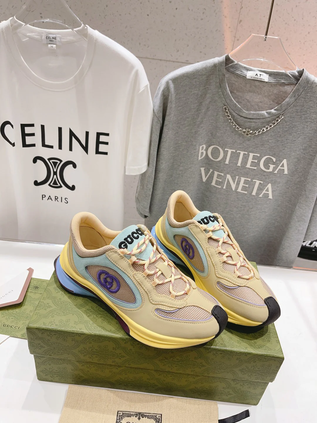 Новинка Gucci 2023 года - Кроссовки - Унисекс - Абрикосовый цвет