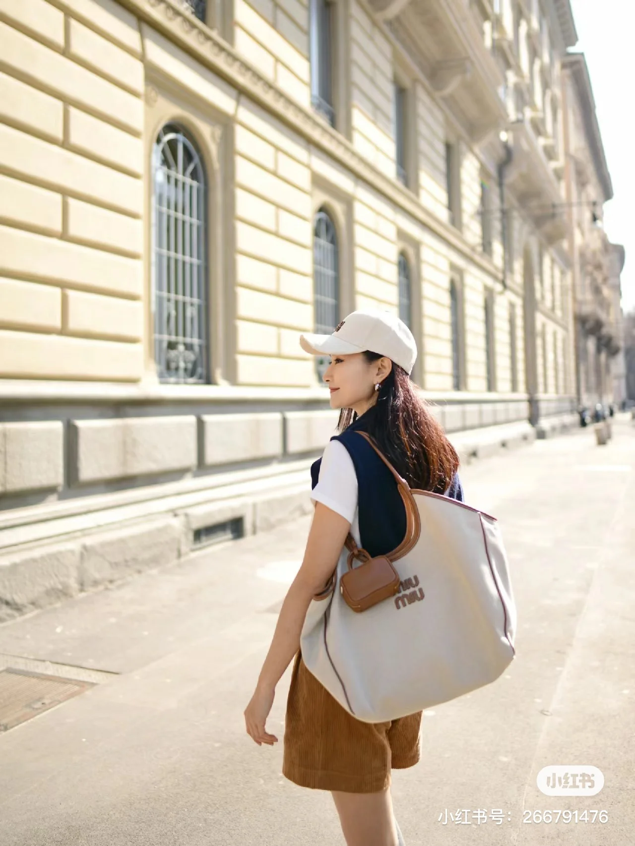 Сумка-тоут Miu Miu Ivy — большая — лоскутное шитье из холста и кожи.