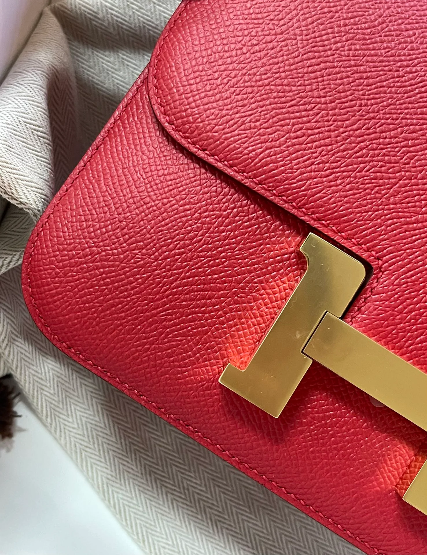 Hermes Constance 19 Миниатюрный флаг Эпсом, красная золотая пряжка