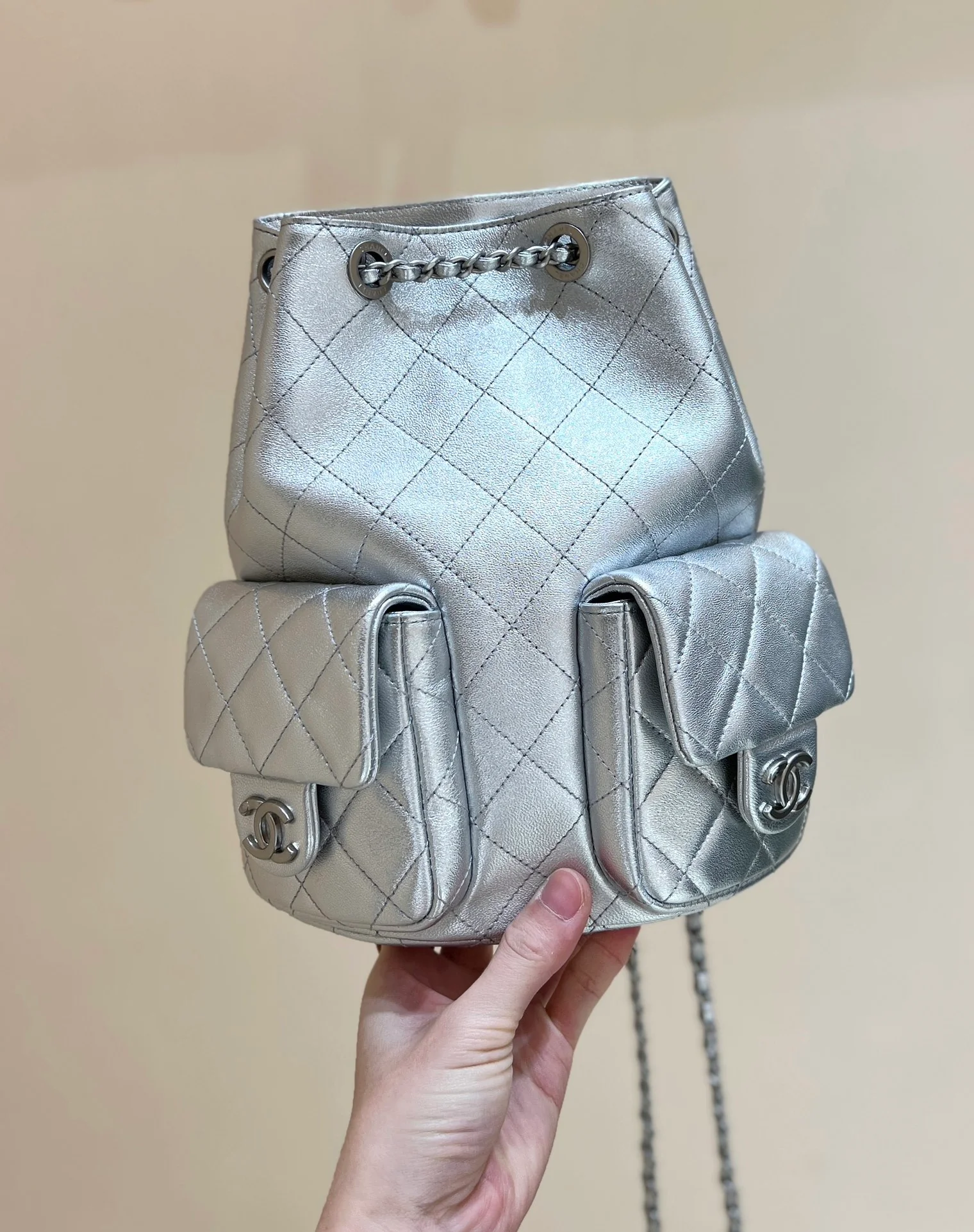 Рюкзак Chanel с двумя карманами - серебристый