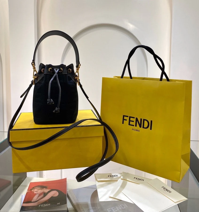 Мини-сумка-ведро Fendi Mon Tresor из черного денима