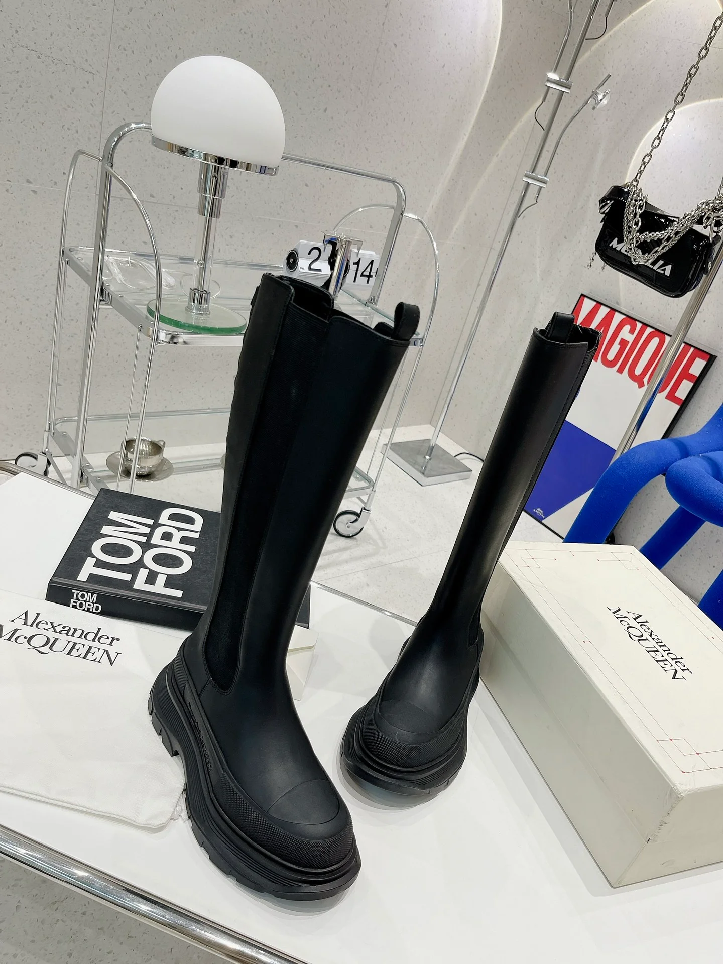 Коллекция McQueen 2022 года с подиума - Длинные сапоги - 2