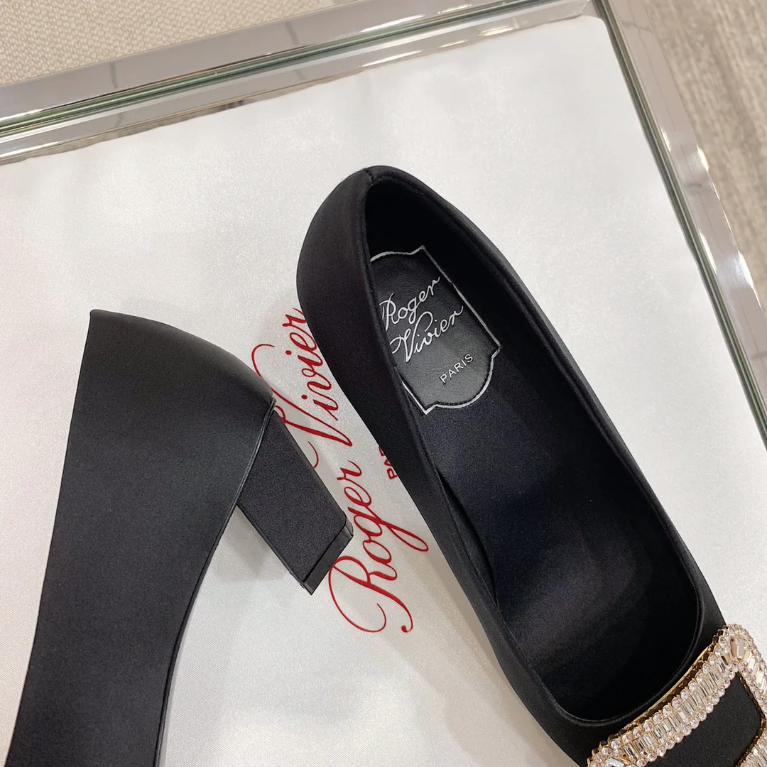 Туфли на каблуке RV-4-5 см, шелковые, со стразами, пряжка, черные.