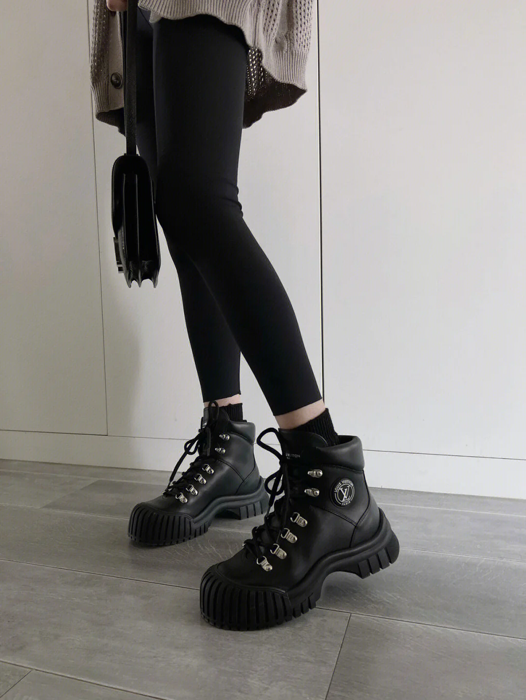 Новинка осенне-зимней коллекции LV 2022 — ботильоны Ruby — фотографии вживую.