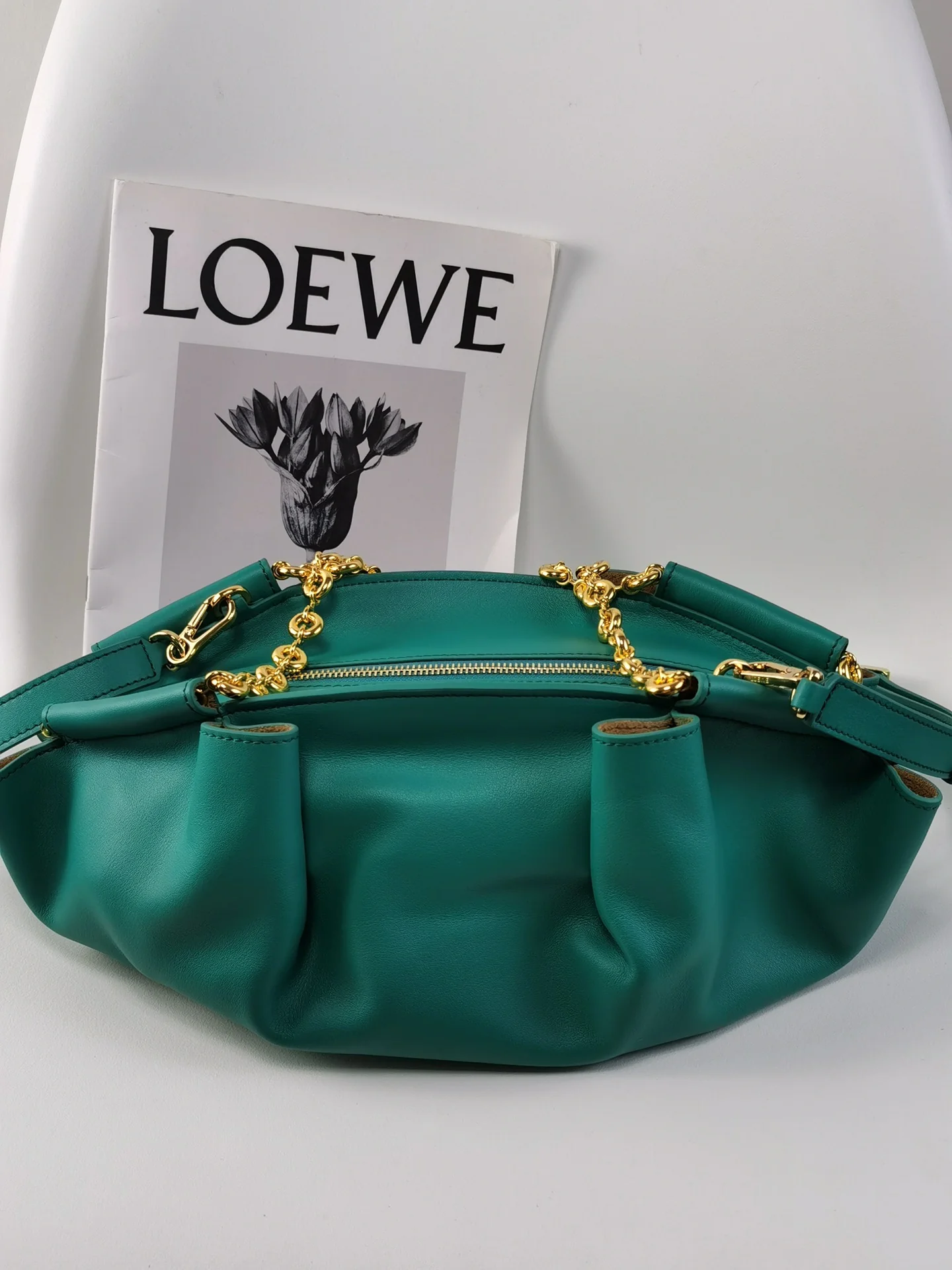 Сумка для прогулок Loewe Paseo - телячья кожа наппа - маленькая - цепочка - озерно-зеленый цвет