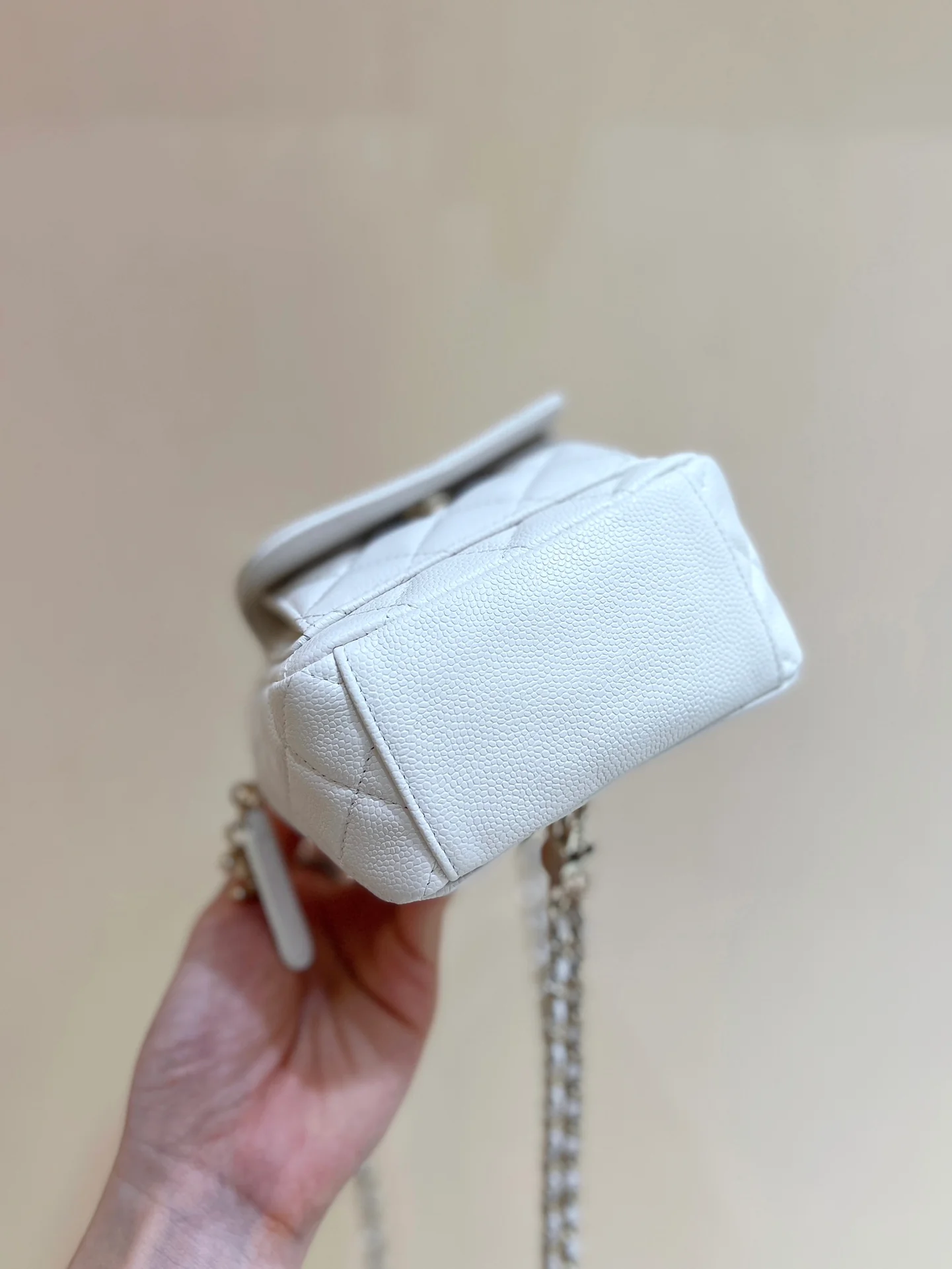 Новый оригинальный мини-рюкзак Chanel 24c - белый