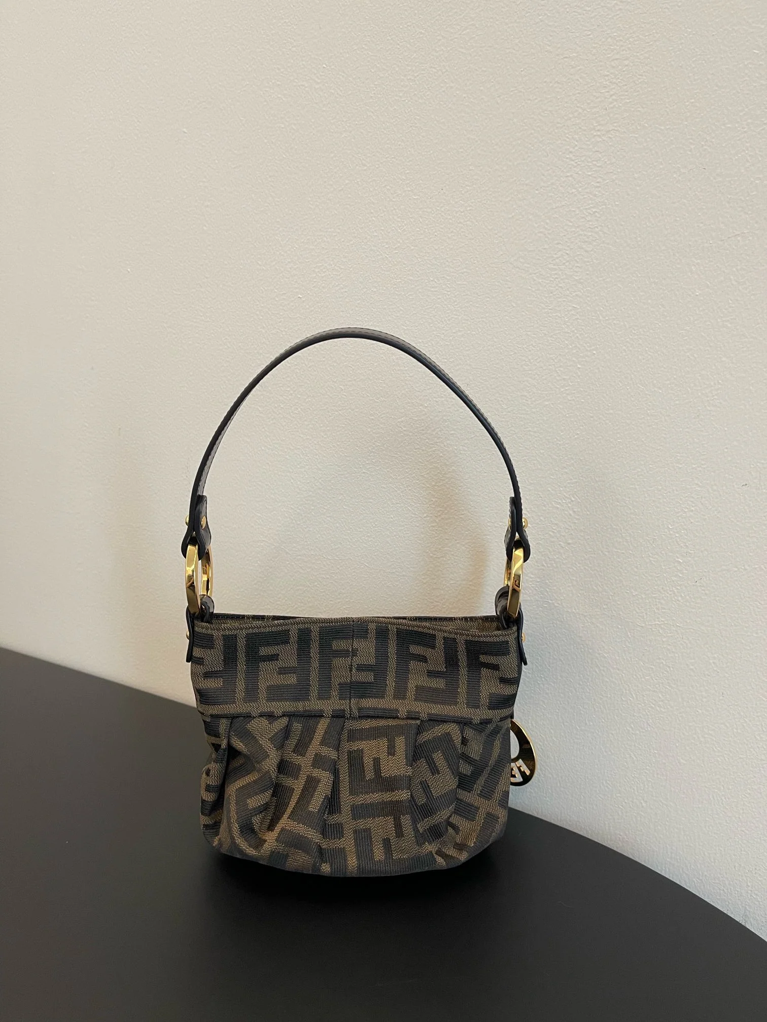 Маленькая винтажная сумка Fendi Monogram Ingot