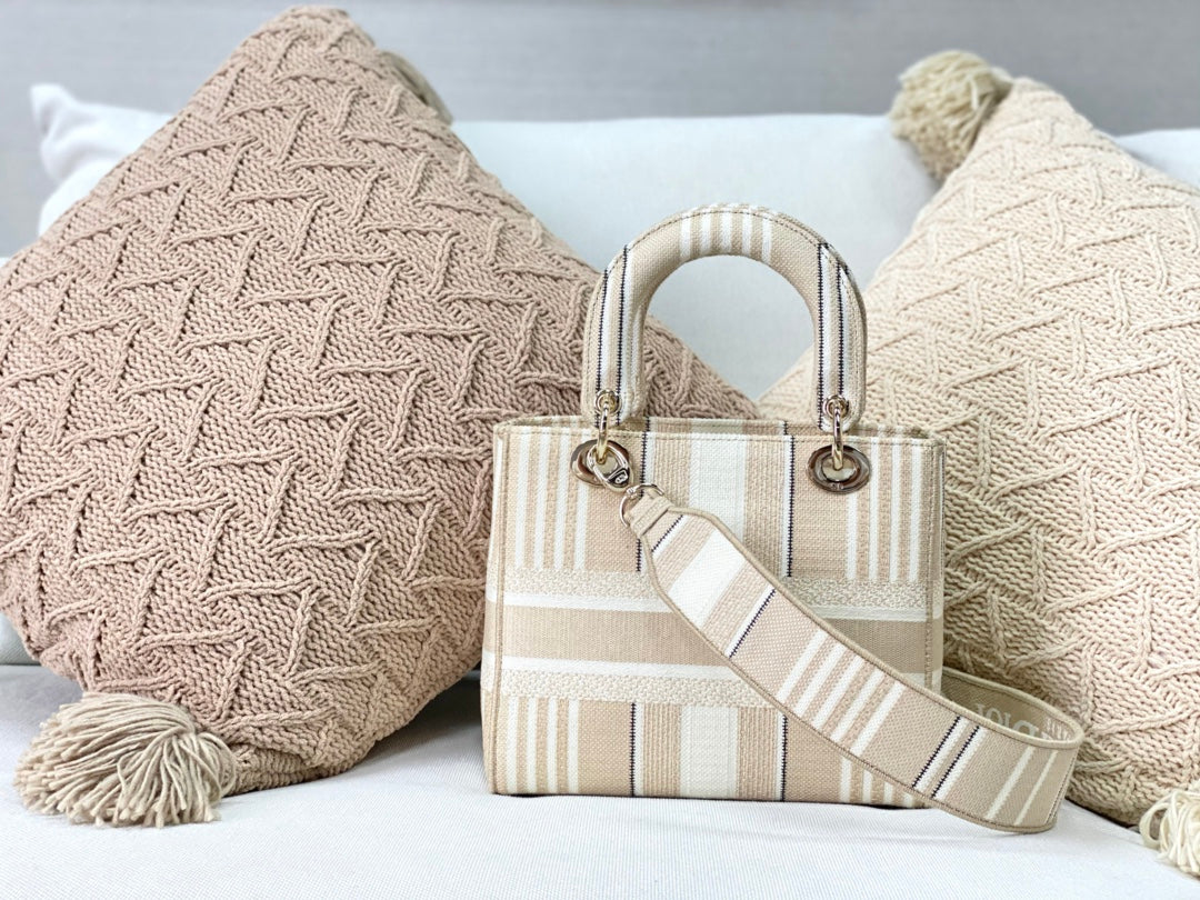 Сумка Dior Lady D Lite - вышивка на холсте - белые полосы