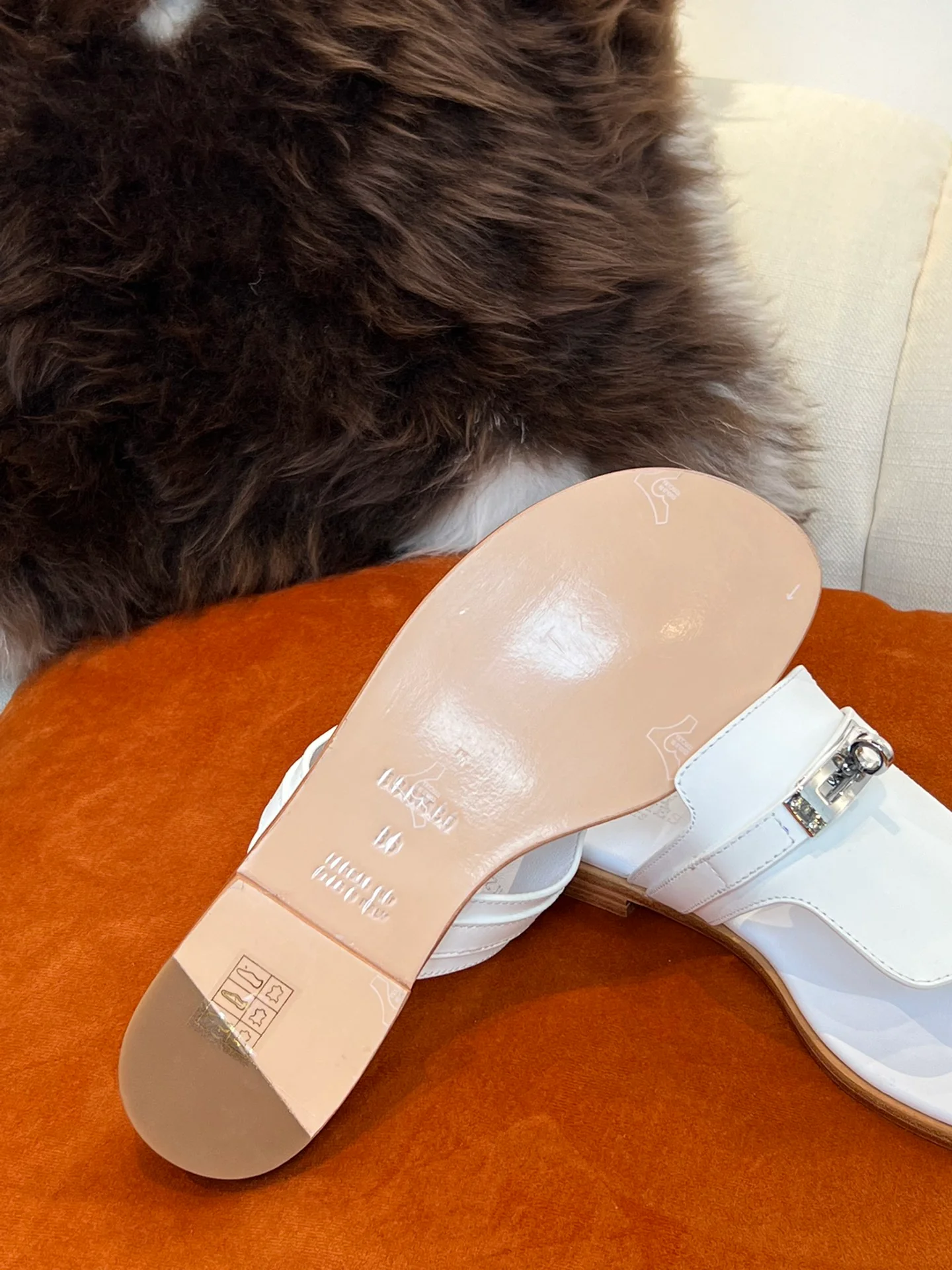 Весенне-летний гардероб Hermes: шлепанцы/сандалии Kelly