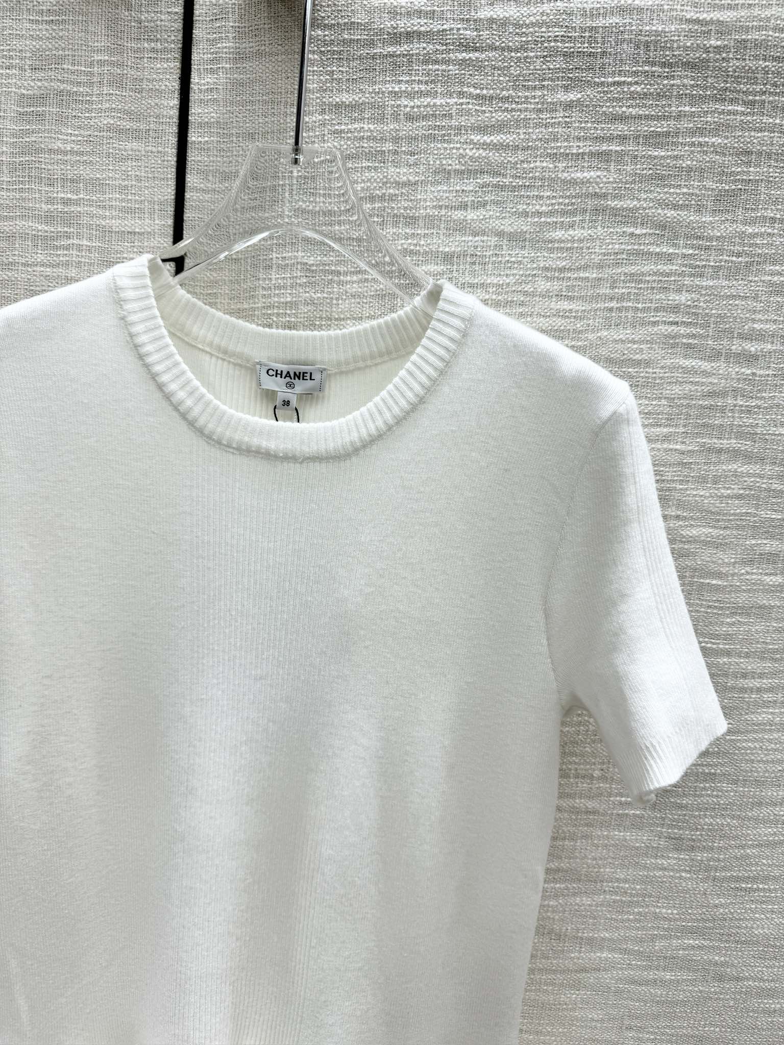 Chanel - 2403 - 24 Новинка ранней весны. Вязаный свитер с коротким рукавом и кружевной каймой - белый.