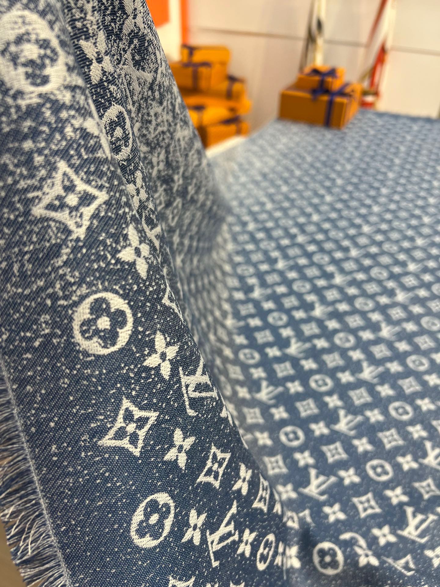 LV - Градиентная джинсовая шаль с монограммой - джинсовая ткань - градиент - 142 - 5 см - 1
