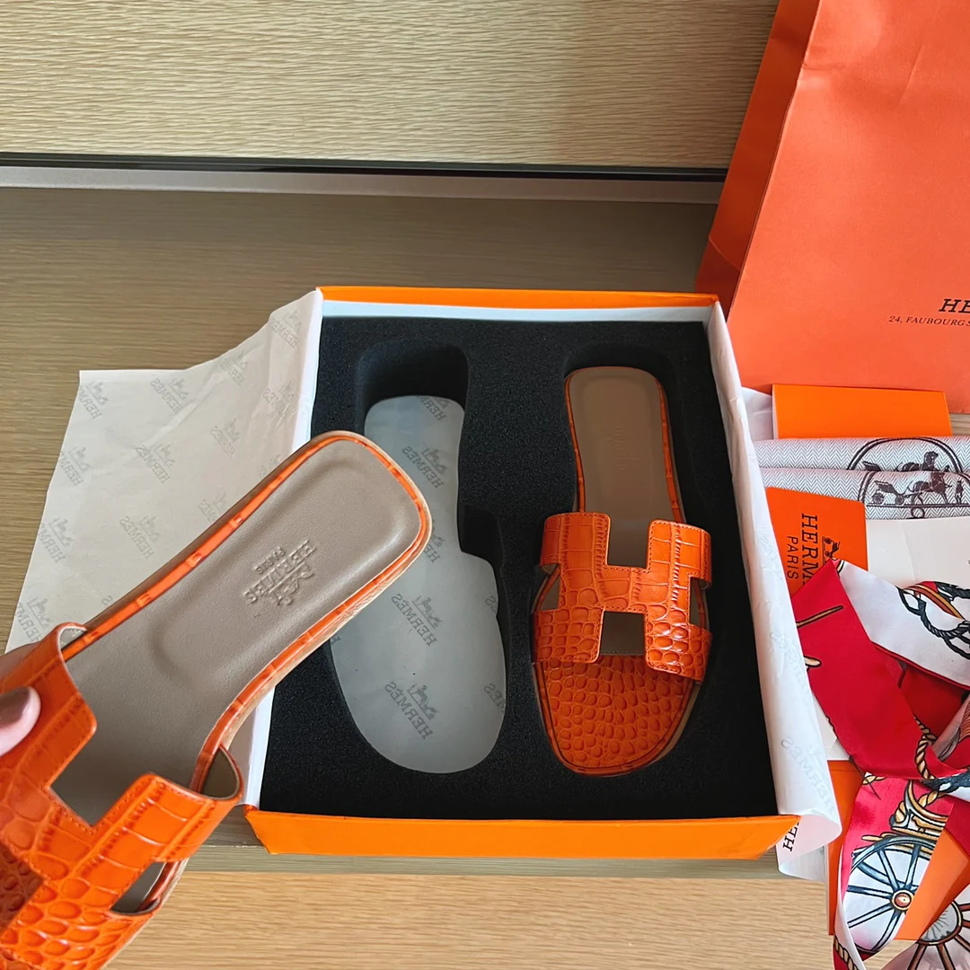 Классические тапочки Hermes с буквой H — крокодиловая кожа — оранжевые