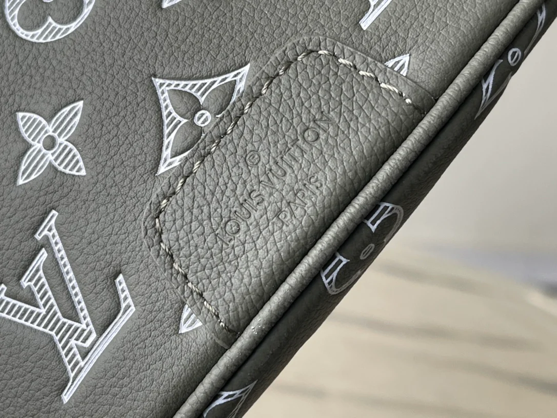 Поясная сумка LV Discovery с тиснением - зеленая