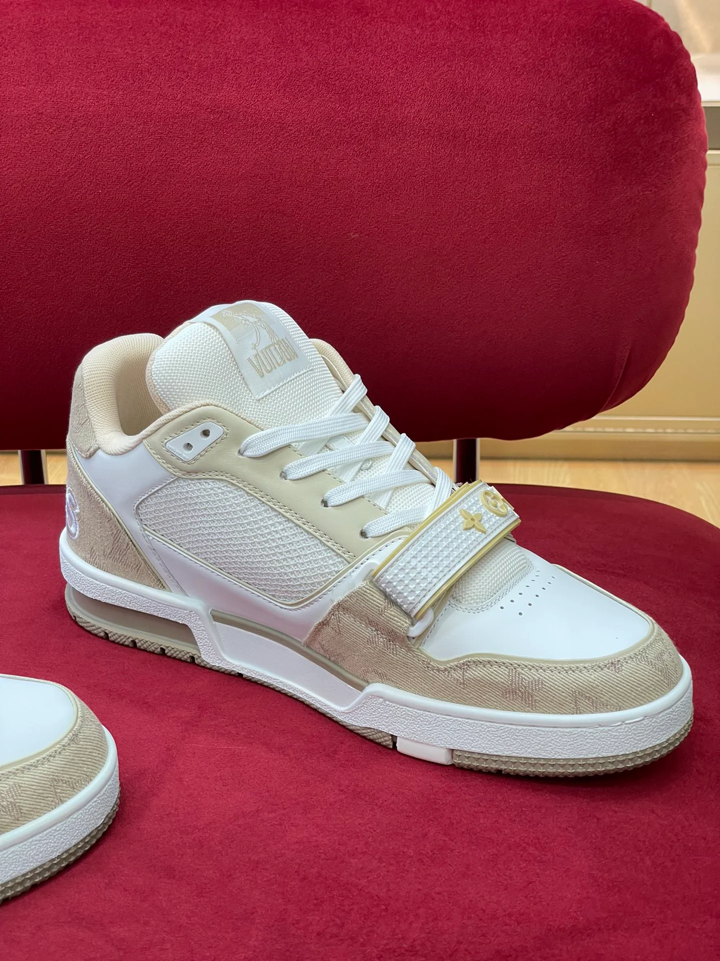 Кроссовки LV Trainer Series - Спортивная обувь - Унисекс - Белый/Абрикосовый