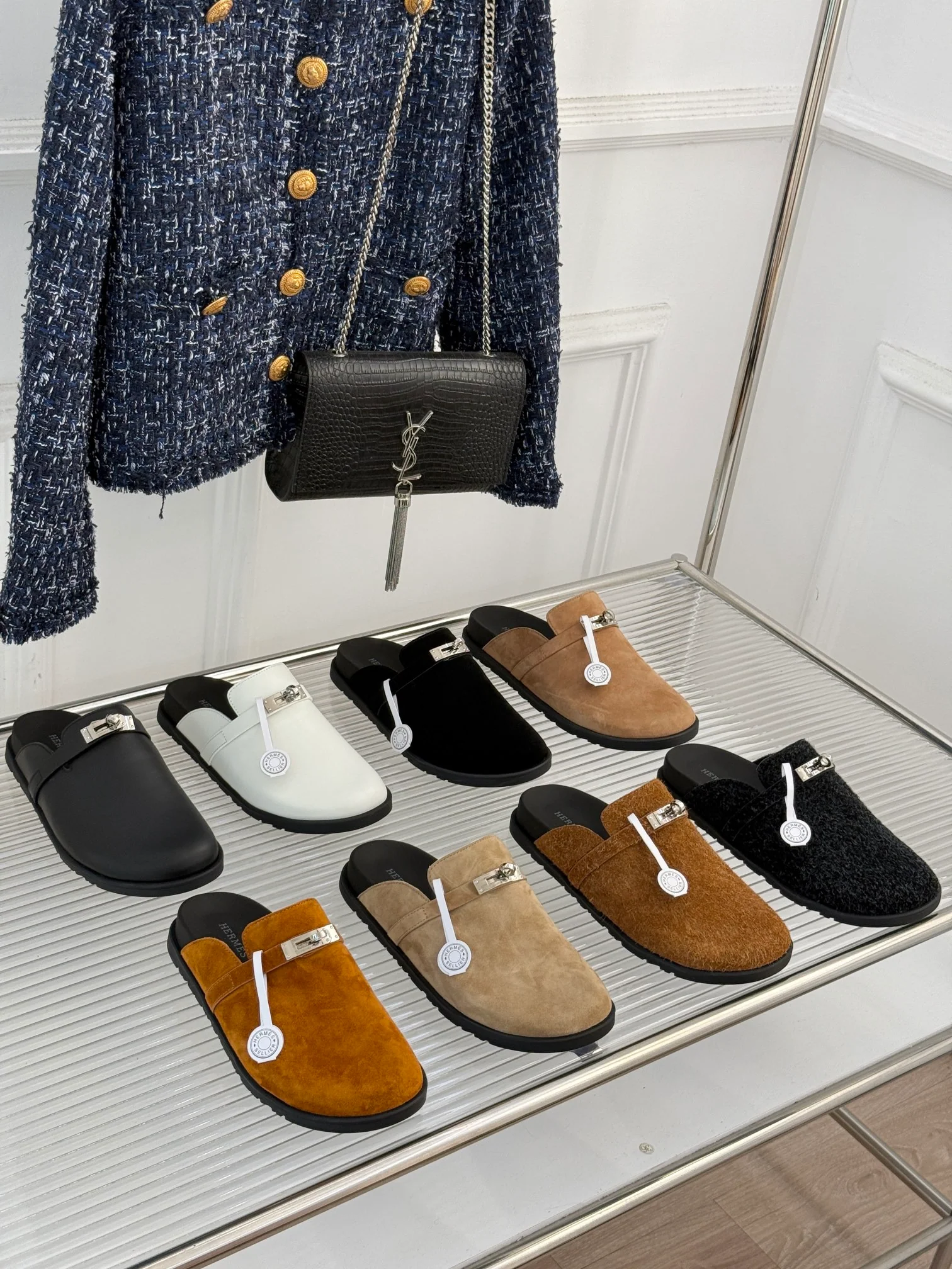 Классические тапочки Hermes Kelly Buckbeak 2024 года — изображение из коллекции.