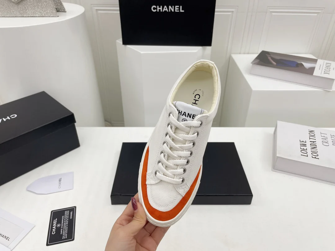 Весенние 2022 года от Chanel: обязательные к приобретению парусиновые туфли - 1