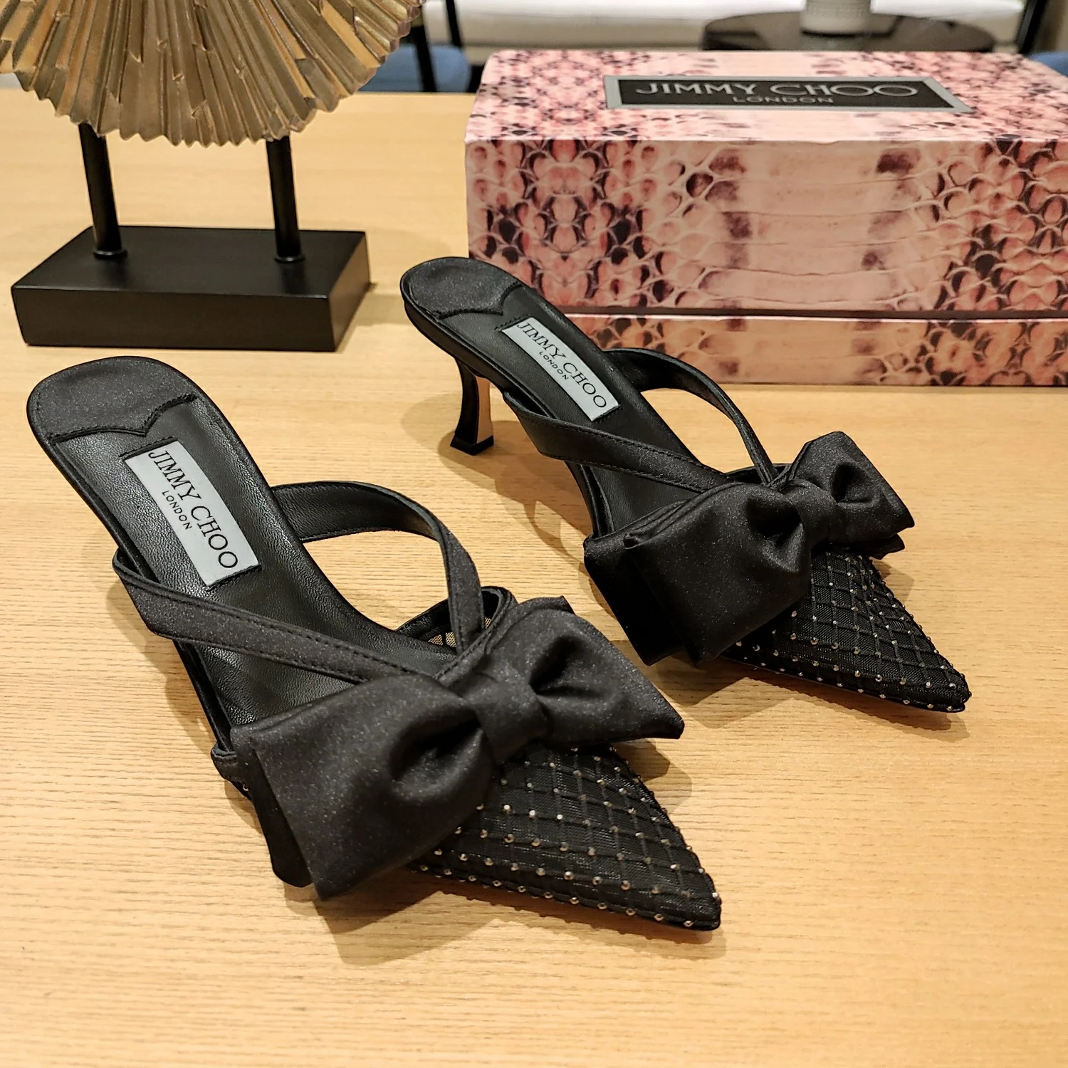 Босоножки на шпильке Jimmy с бабочкой, шелковые, черные