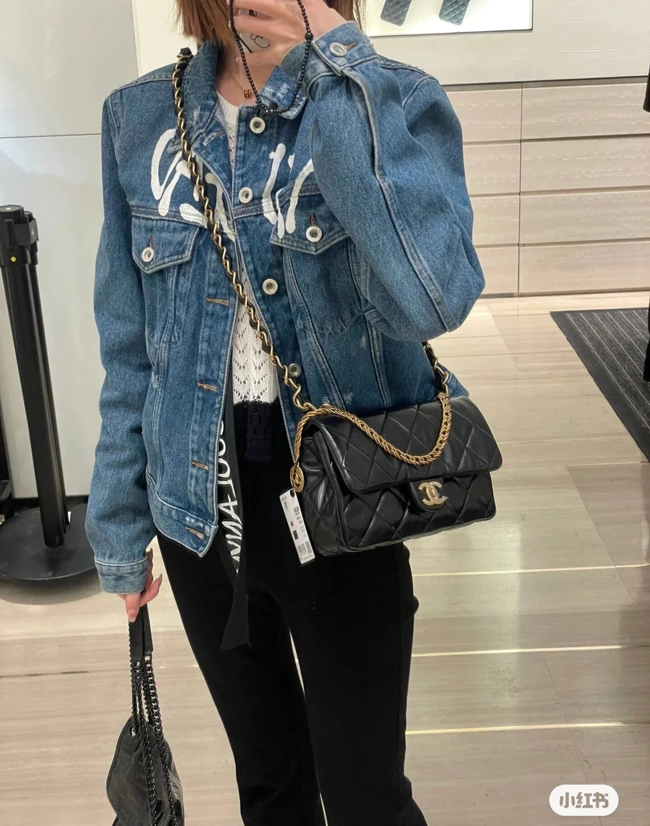 Новинка сезона весна/лето 2023 от Chanel - сумка Gold Coin CF - черная - 1