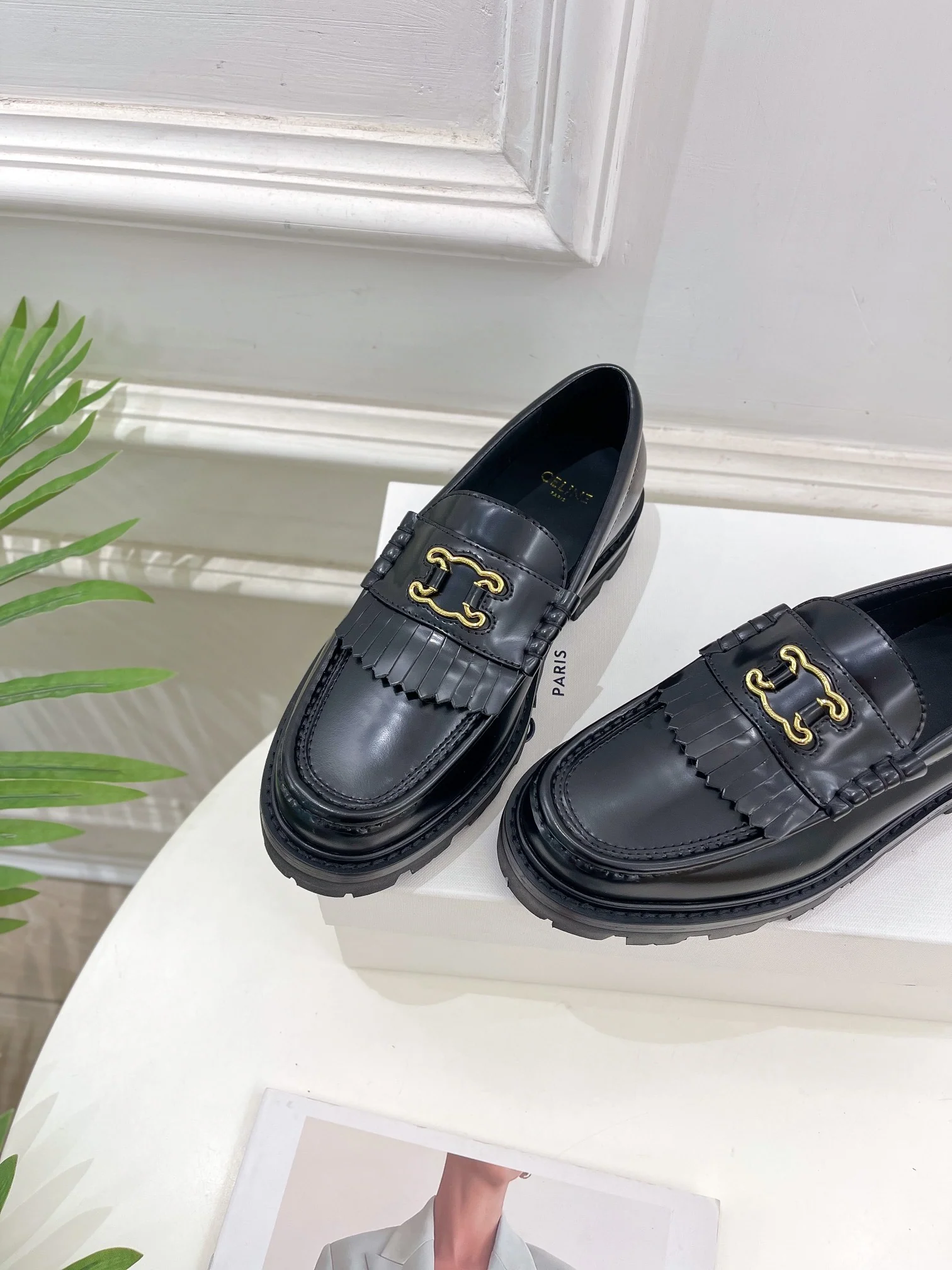 Новинка сезона весна/лето 2023 от Celine - Лоферы Arc de Triomphe - Черные - 1