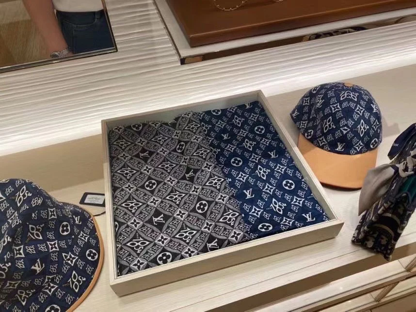 Шаль LV Monogram - 142 см - 5 см