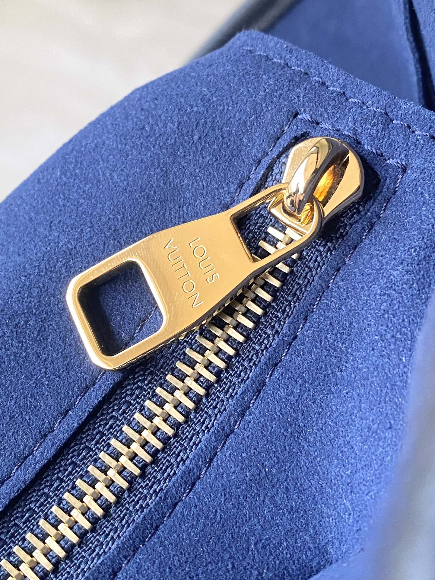 m45685-LV-neverfull-handbag-full embossed leather-black