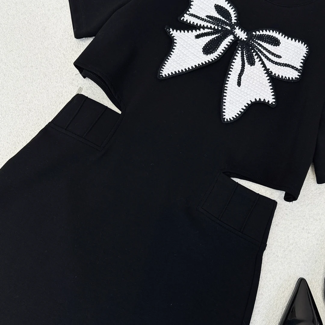 Miu Miu - 2404-24ss Весна/Лето Новинка Платье с короткими рукавами и вышивкой бантом - Черное